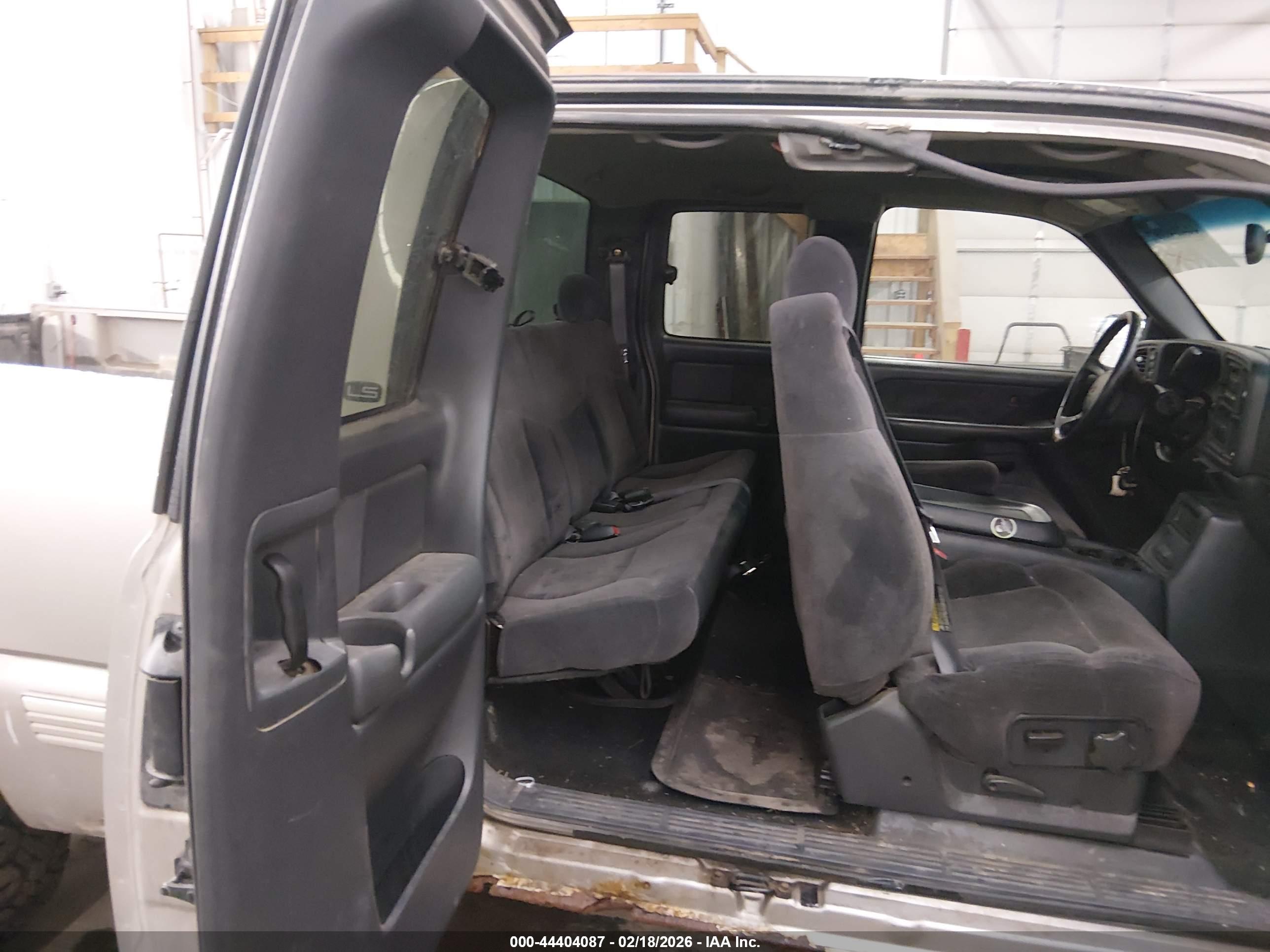CHEVROLET SILVERADO image 8