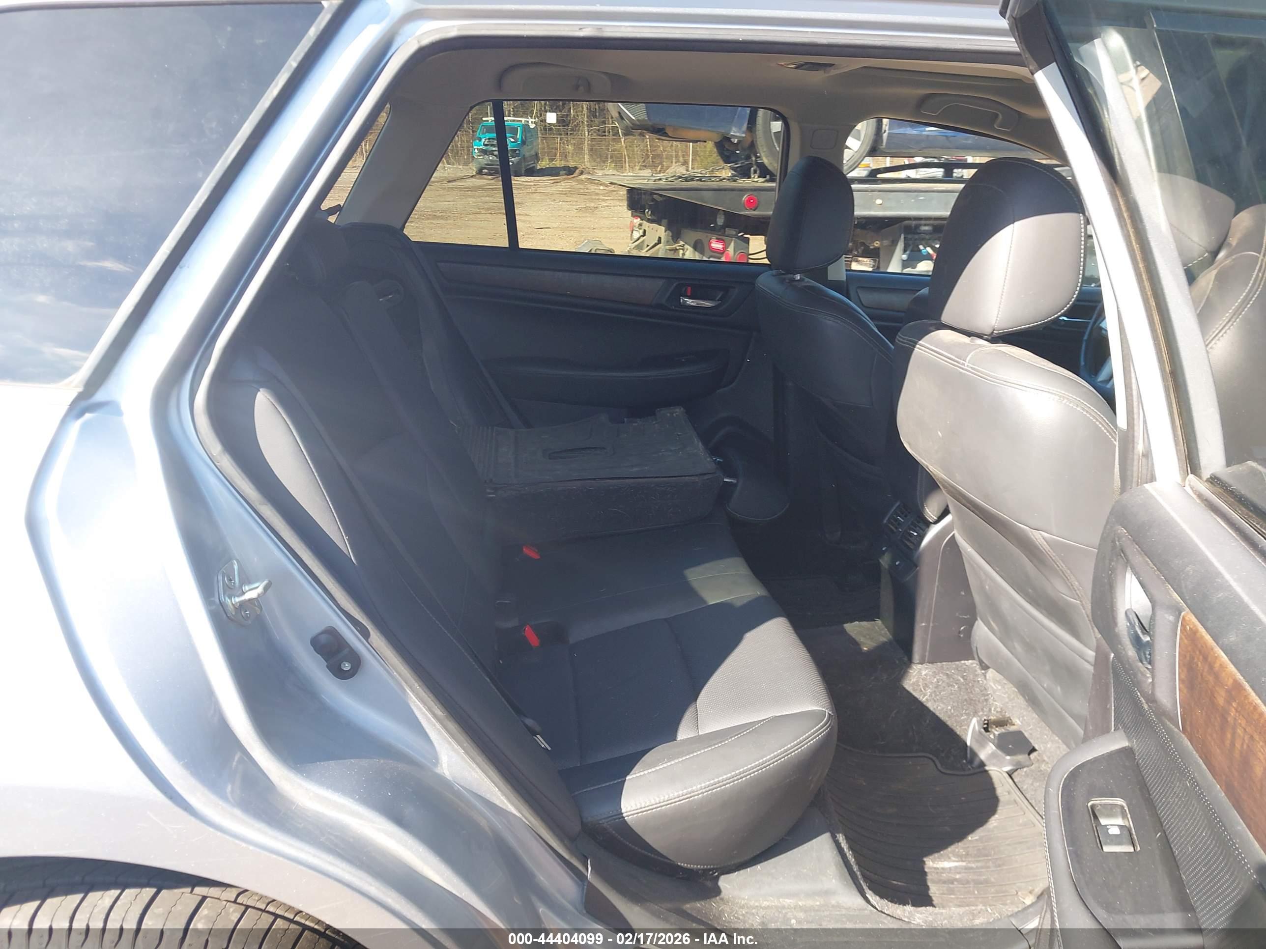 SUBARU OUTBACK image 8