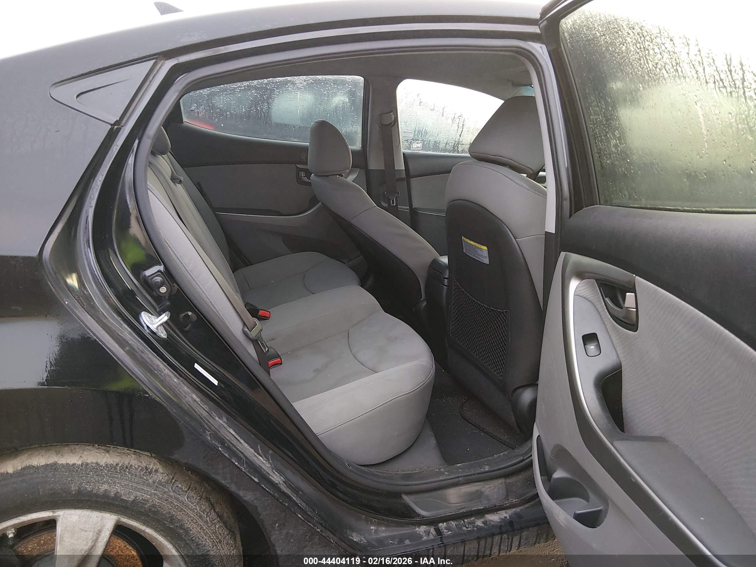 HYUNDAI ELANTRA image 8