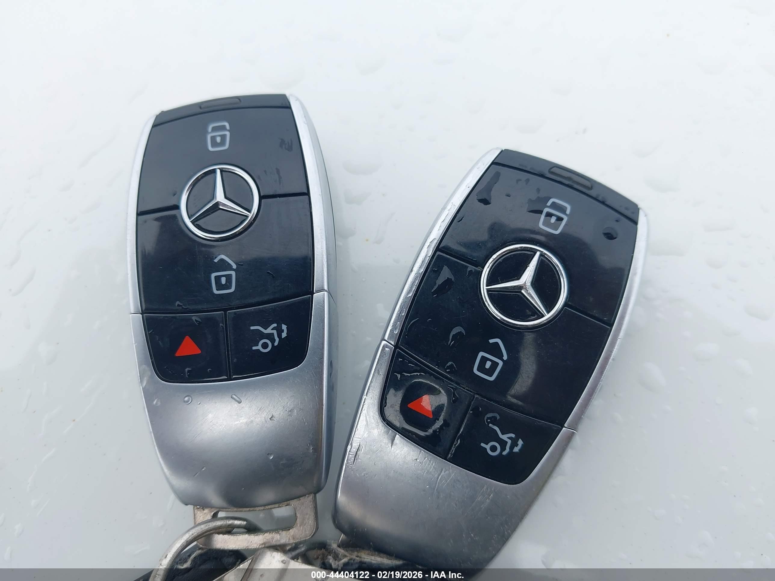 MERCEDES-BENZ E image 11
