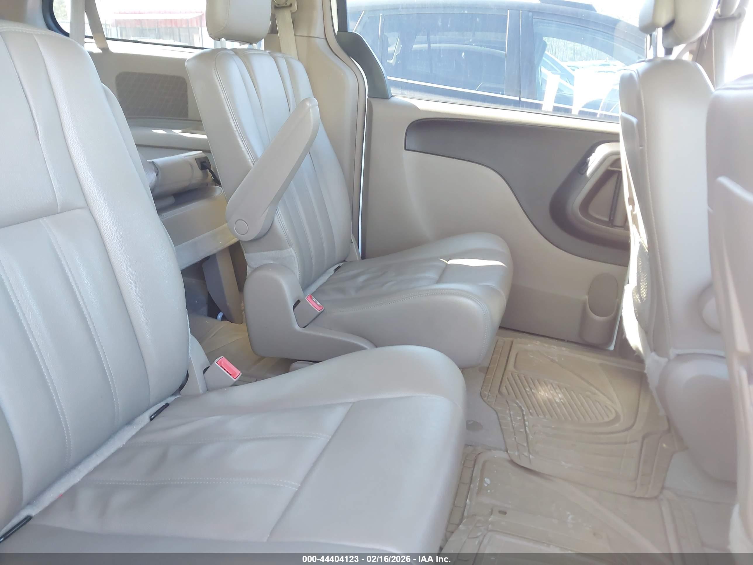CHRYSLER TOWN image 8
