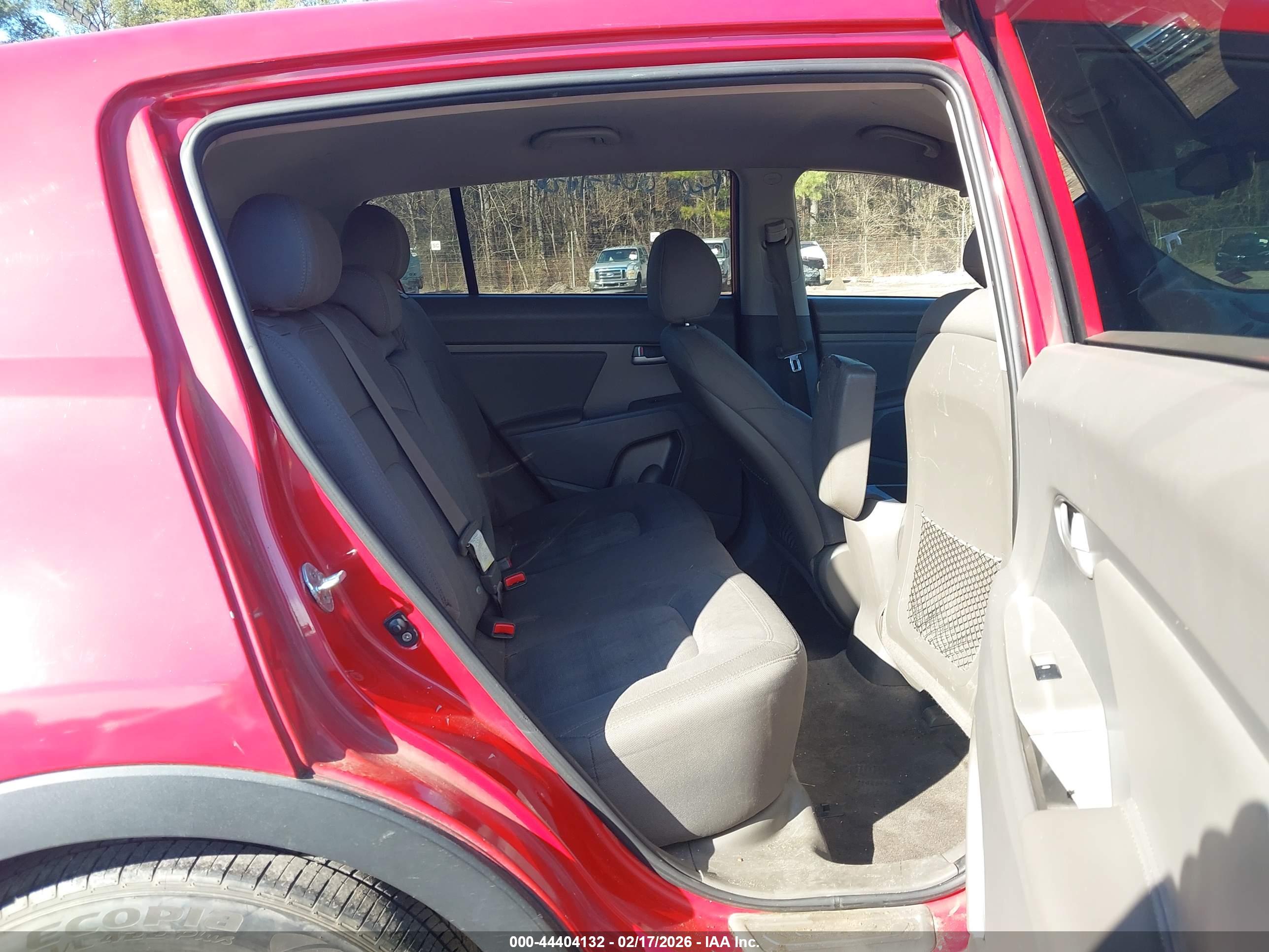 KIA SPORTAGE image 8