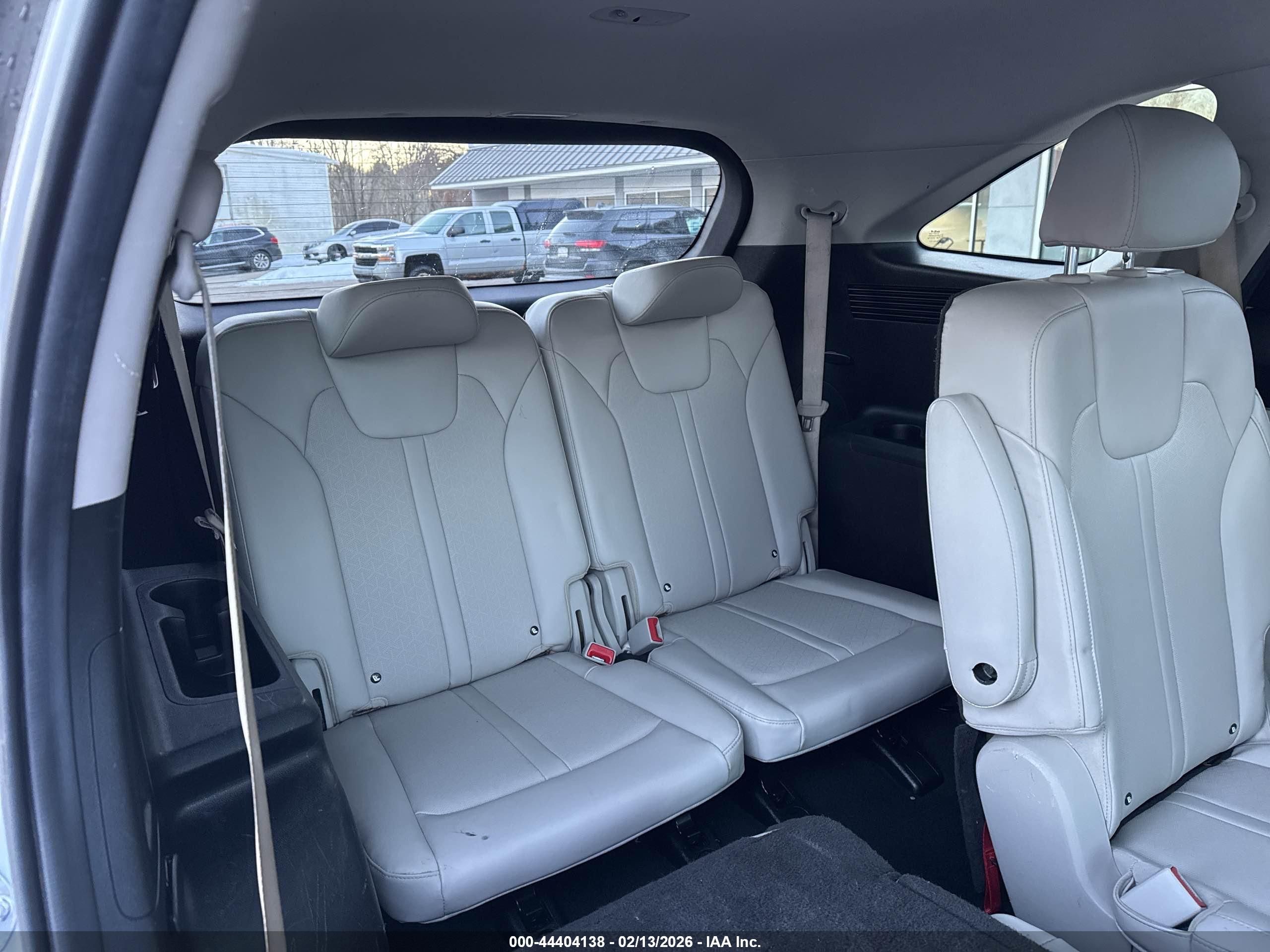 KIA SORENTO image 6