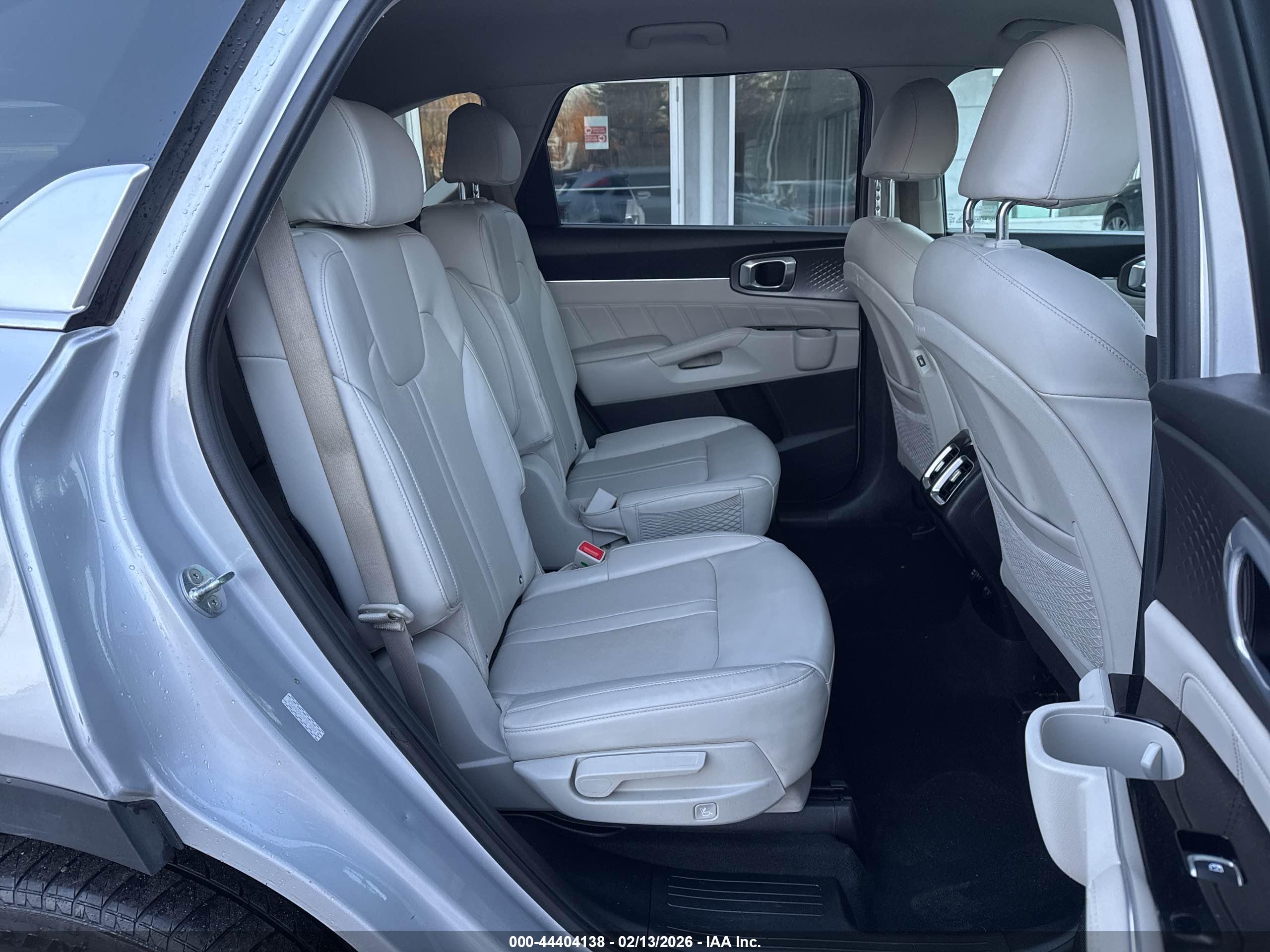 KIA SORENTO image 8