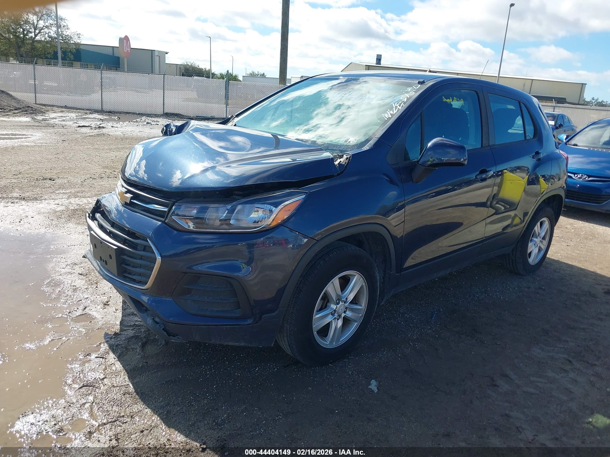CHEVROLET TRAX image 2