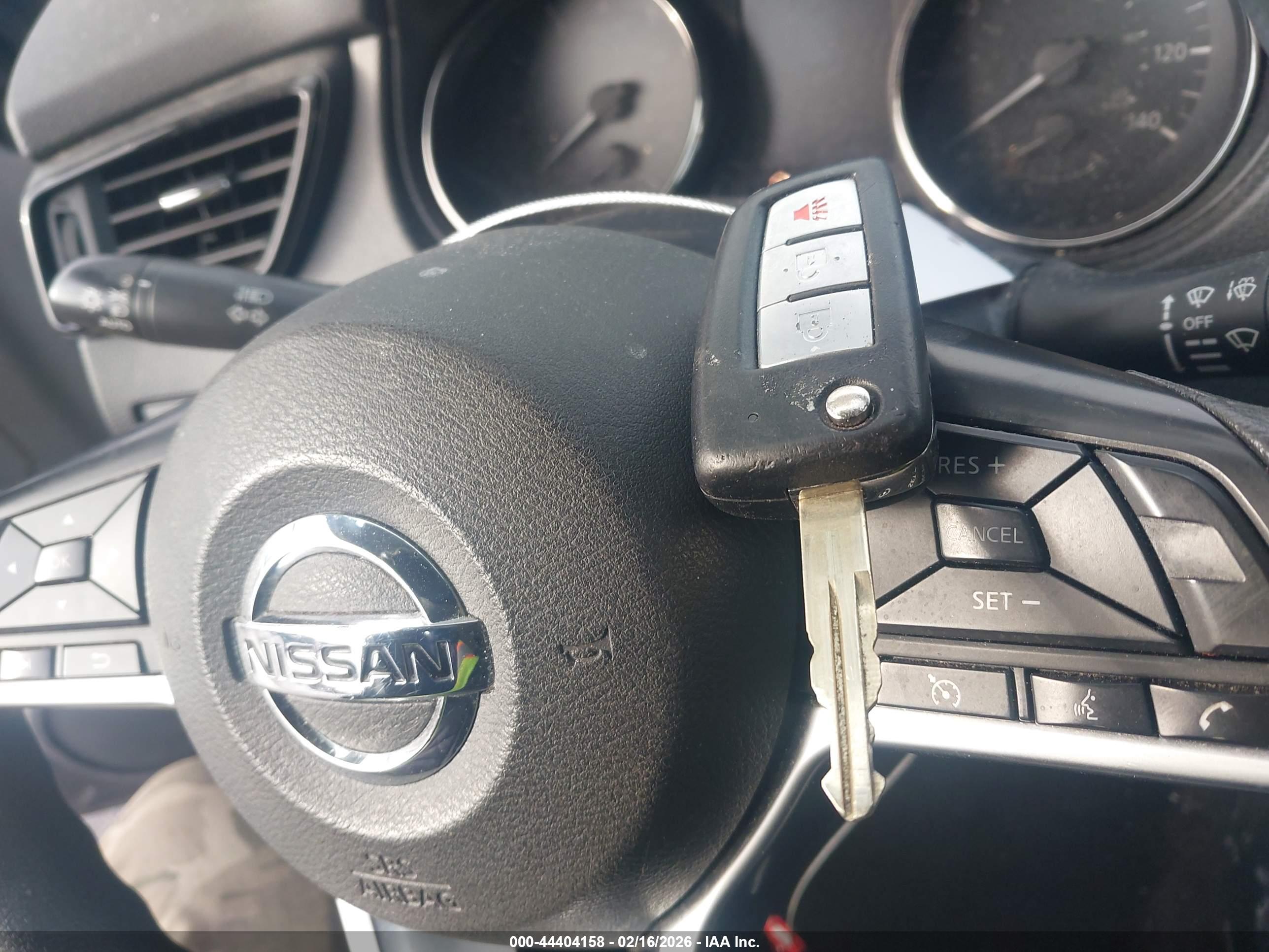 NISSAN ROGUE image 11