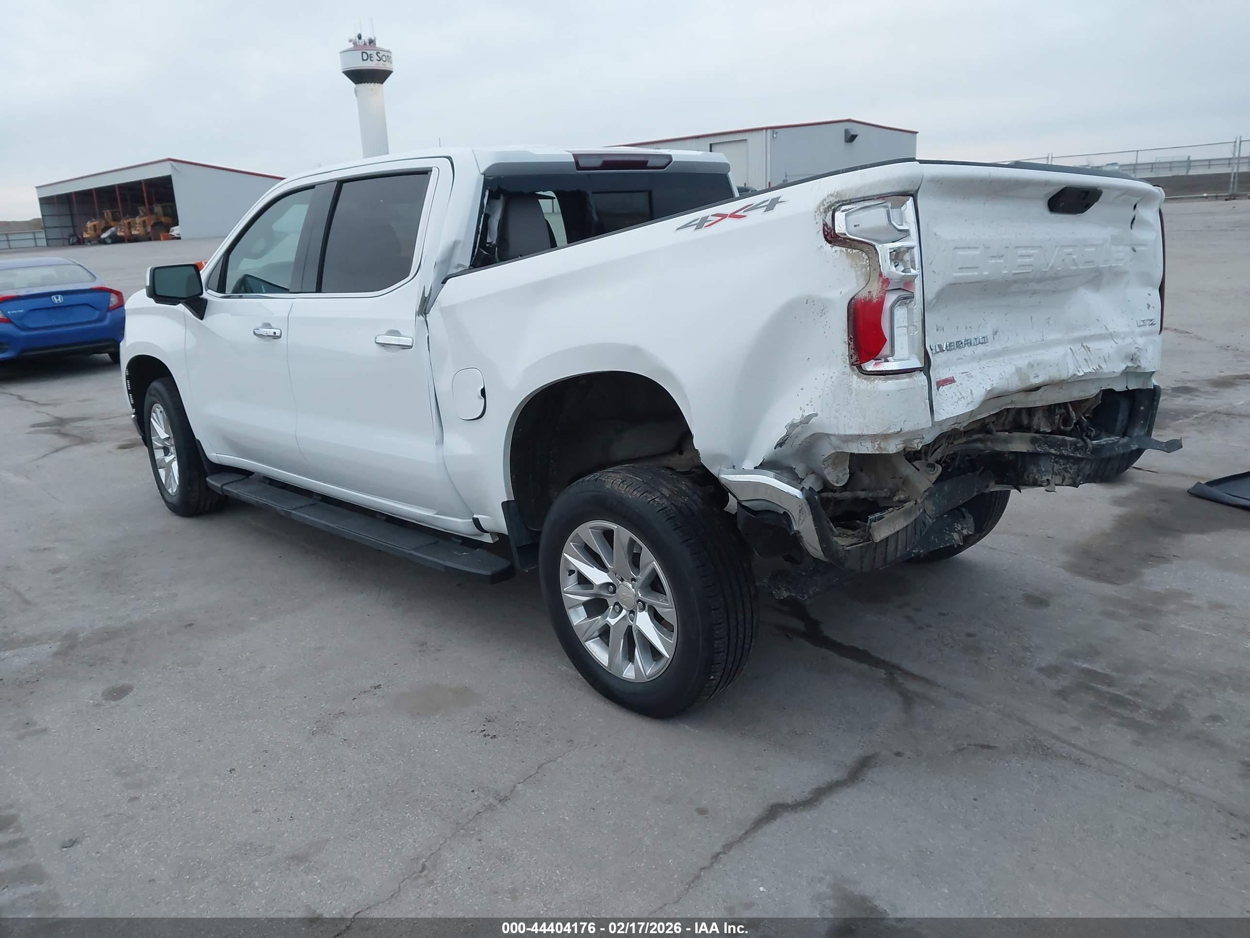 CHEVROLET SILVERADO image 3