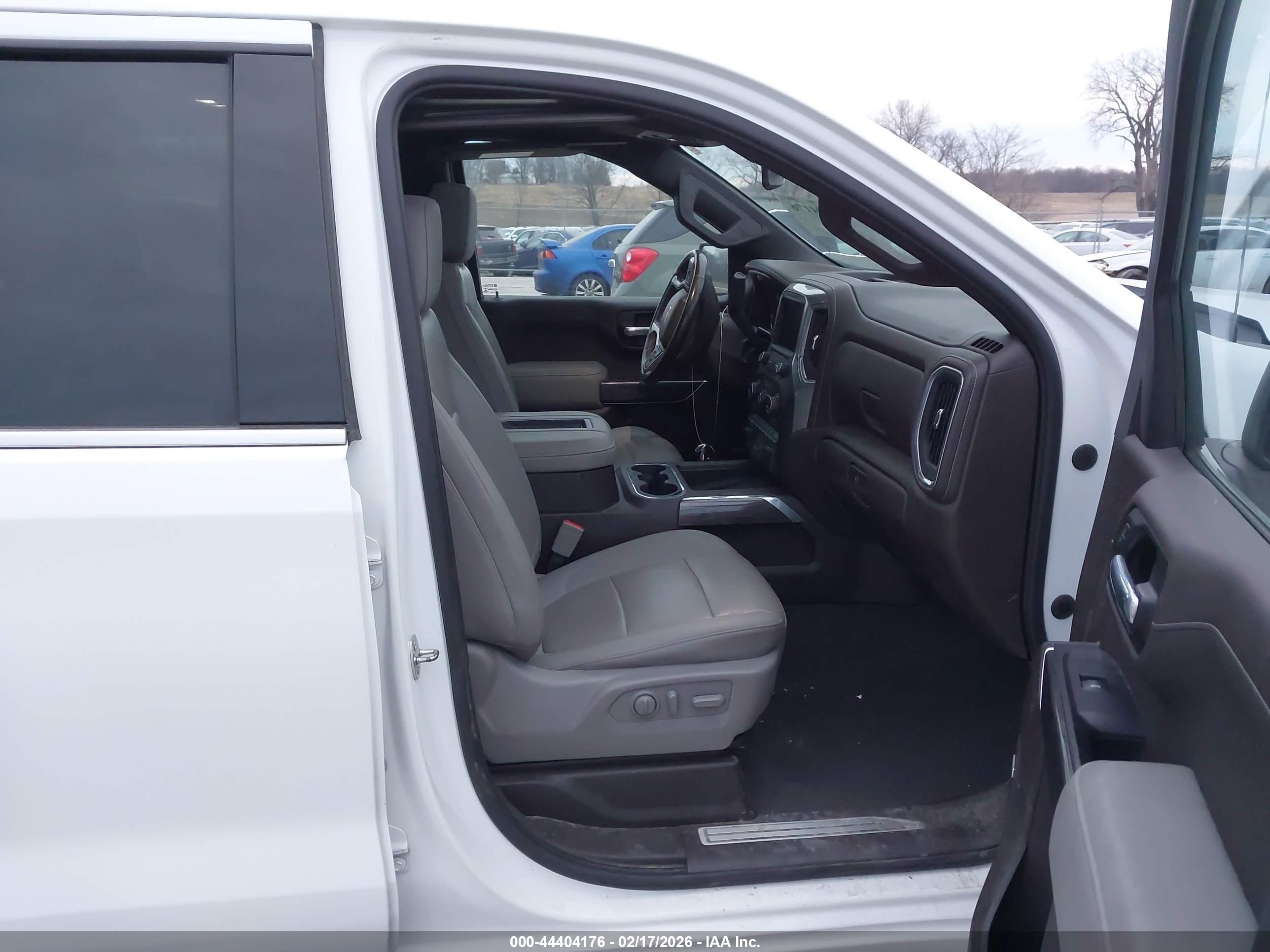 CHEVROLET SILVERADO image 5