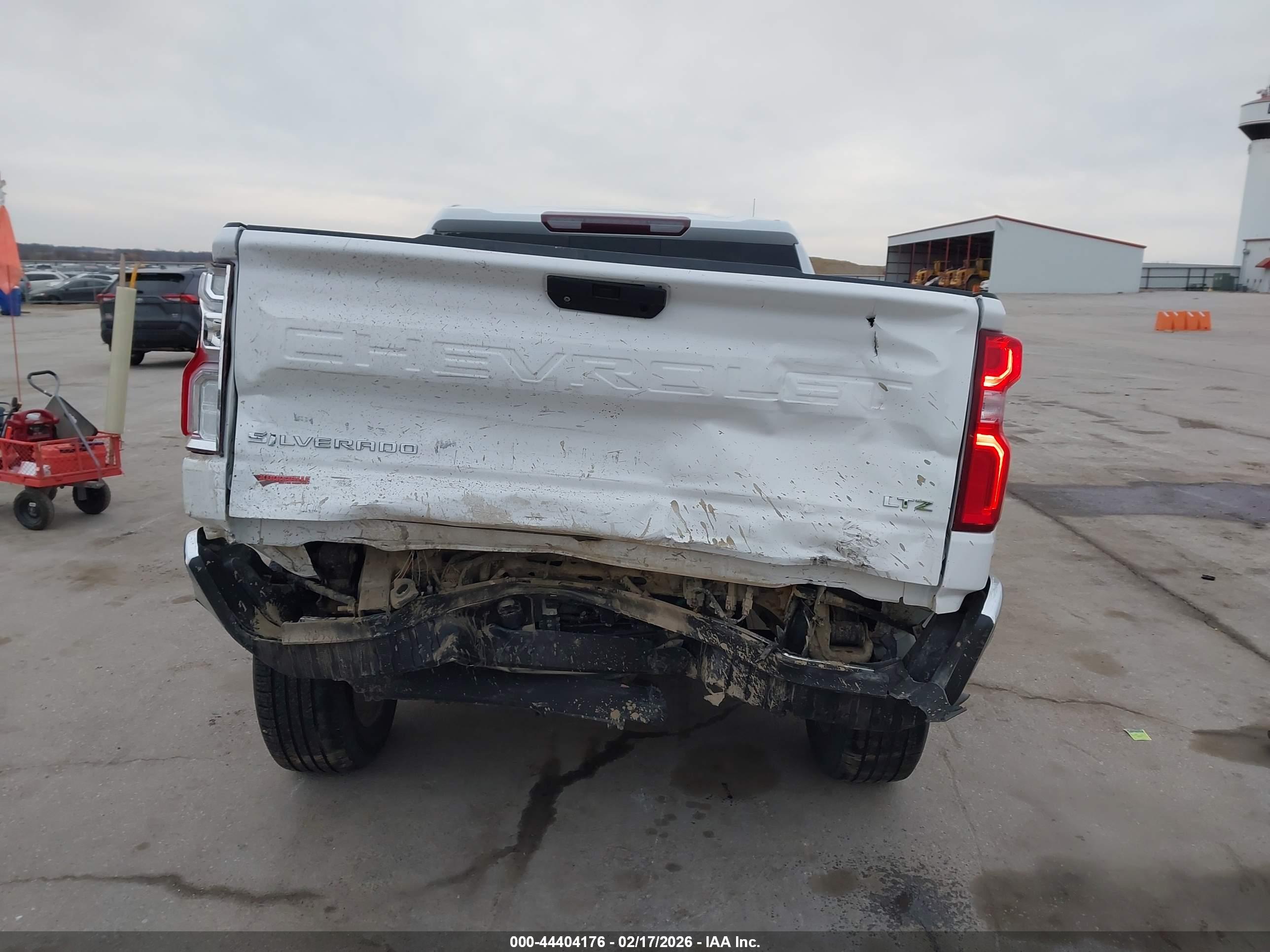 CHEVROLET SILVERADO image 6