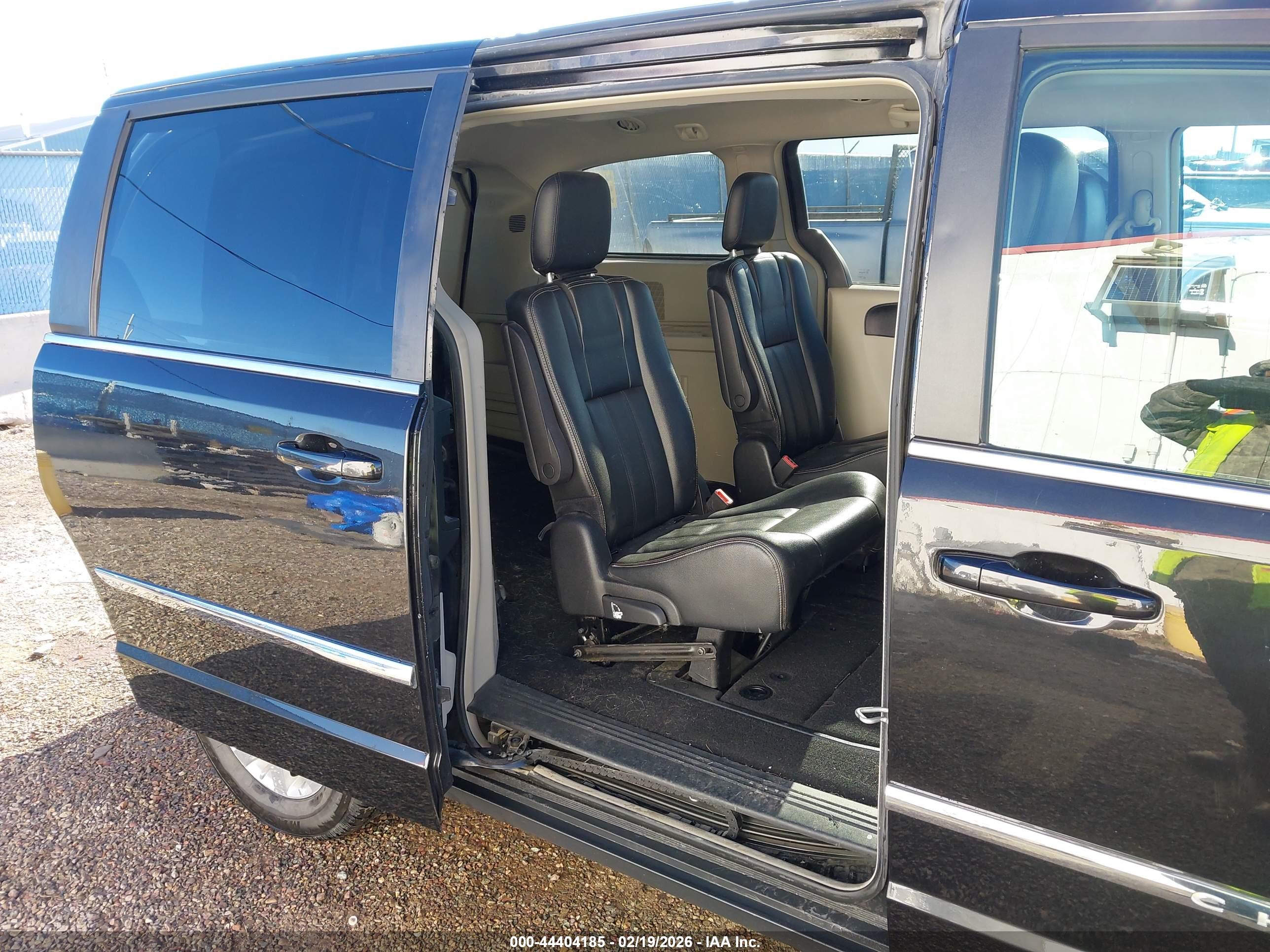 CHRYSLER TOWN image 8