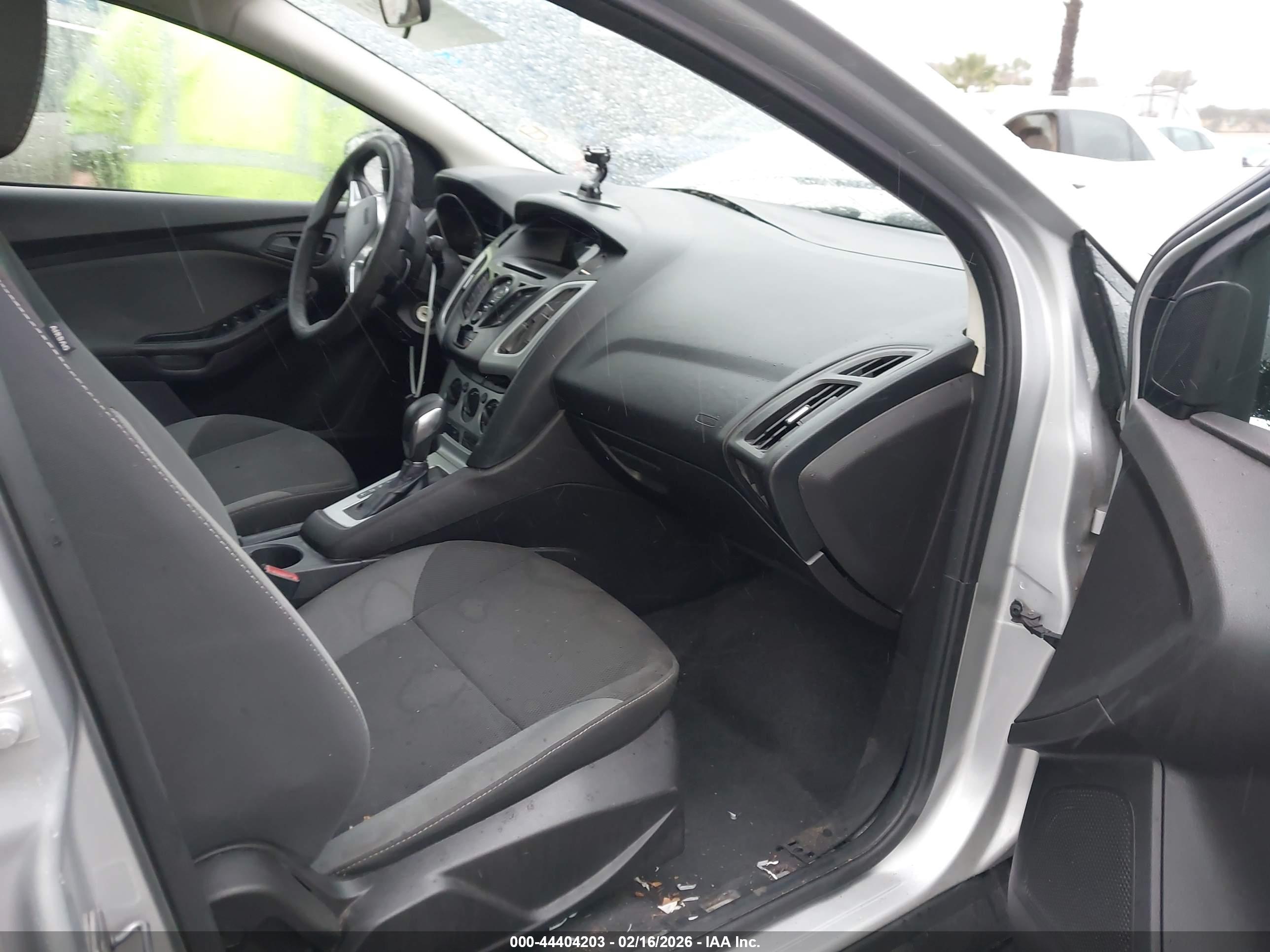 FORD FOCUS image 5