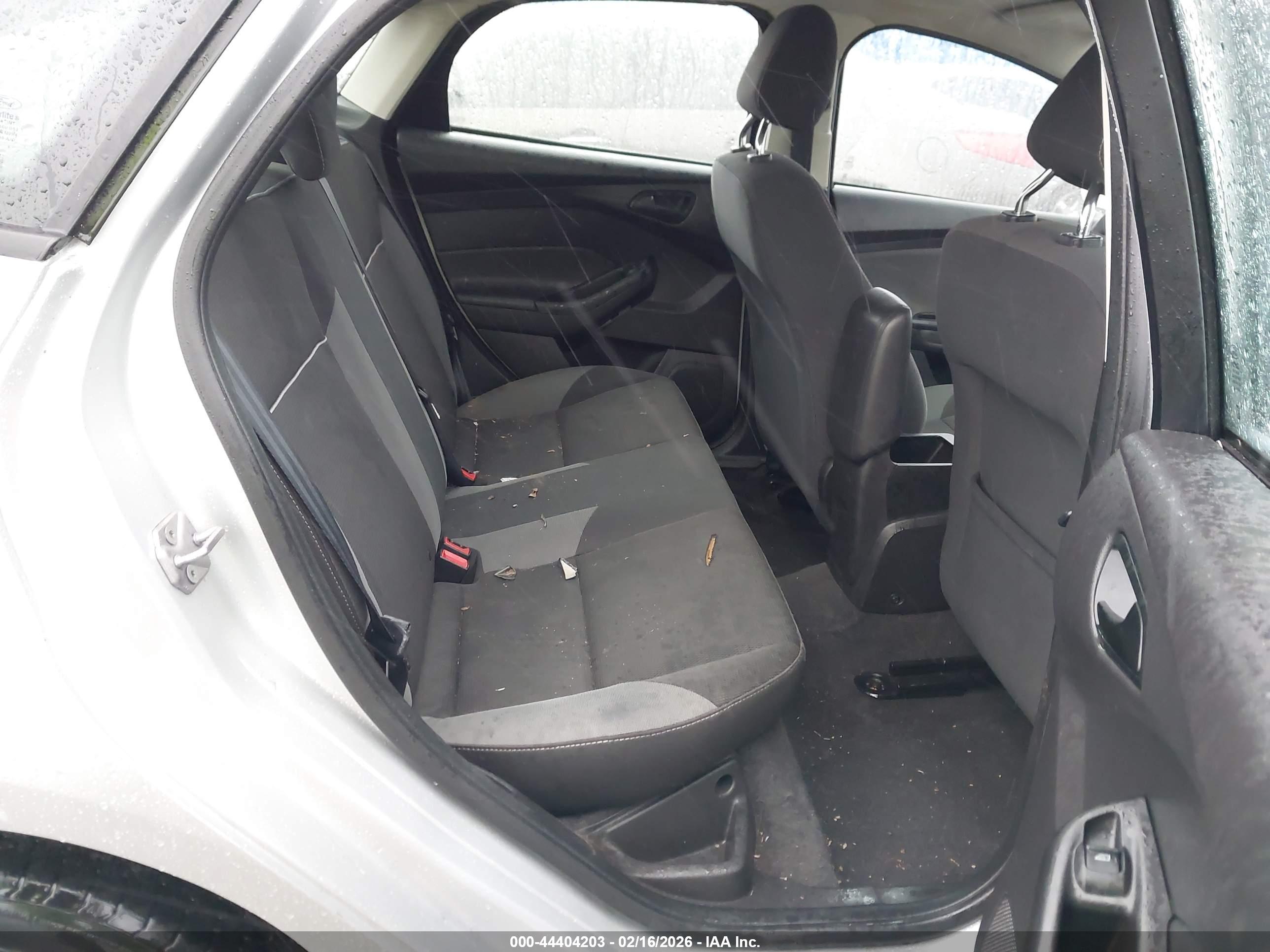 FORD FOCUS image 8