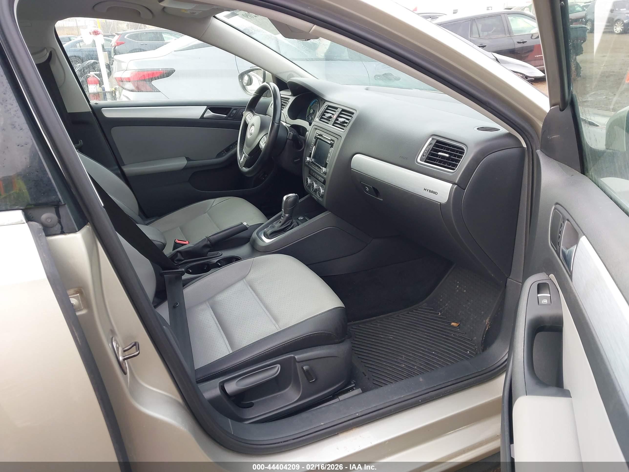 VOLKSWAGEN JETTA image 5