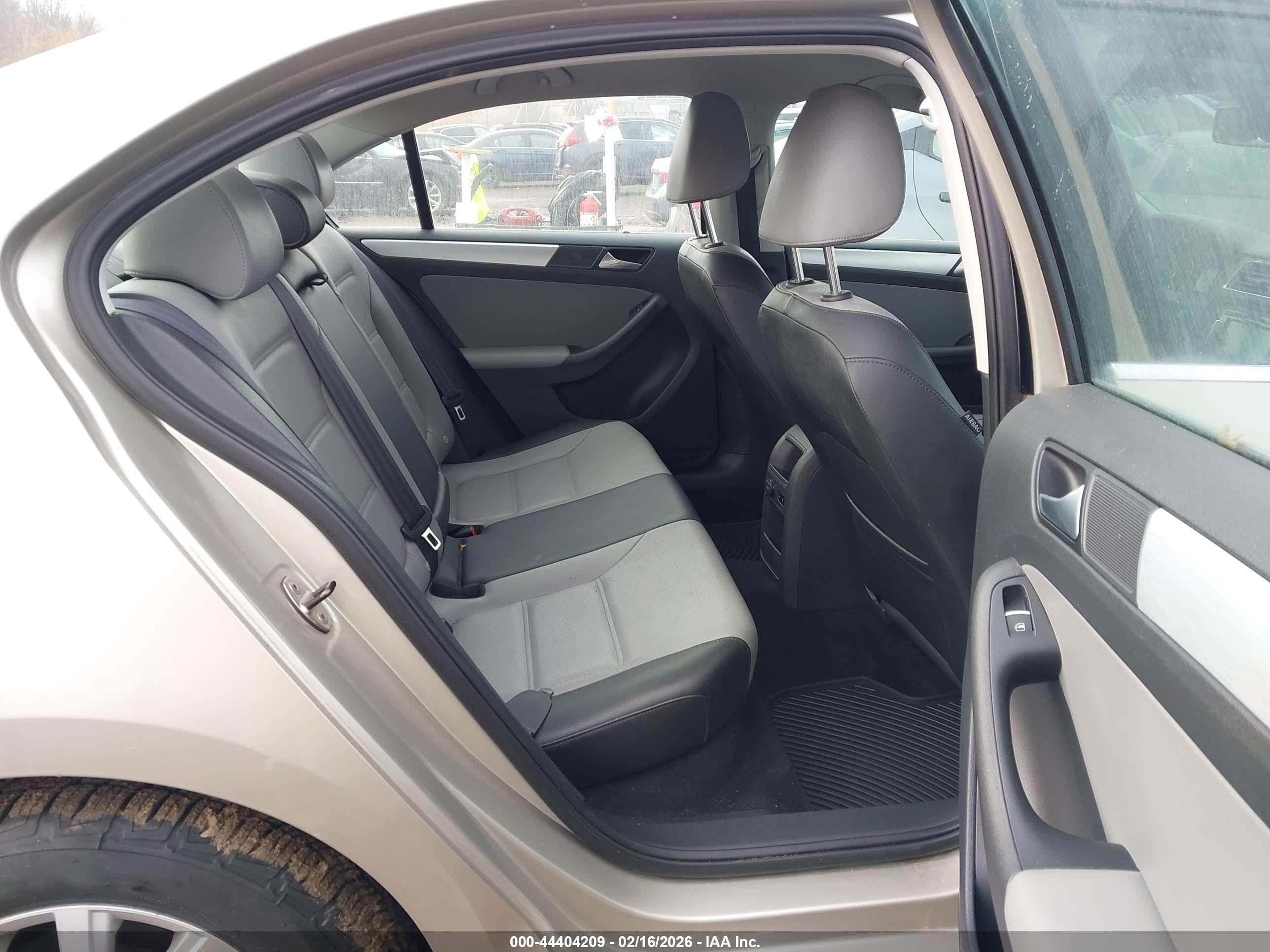VOLKSWAGEN JETTA image 8
