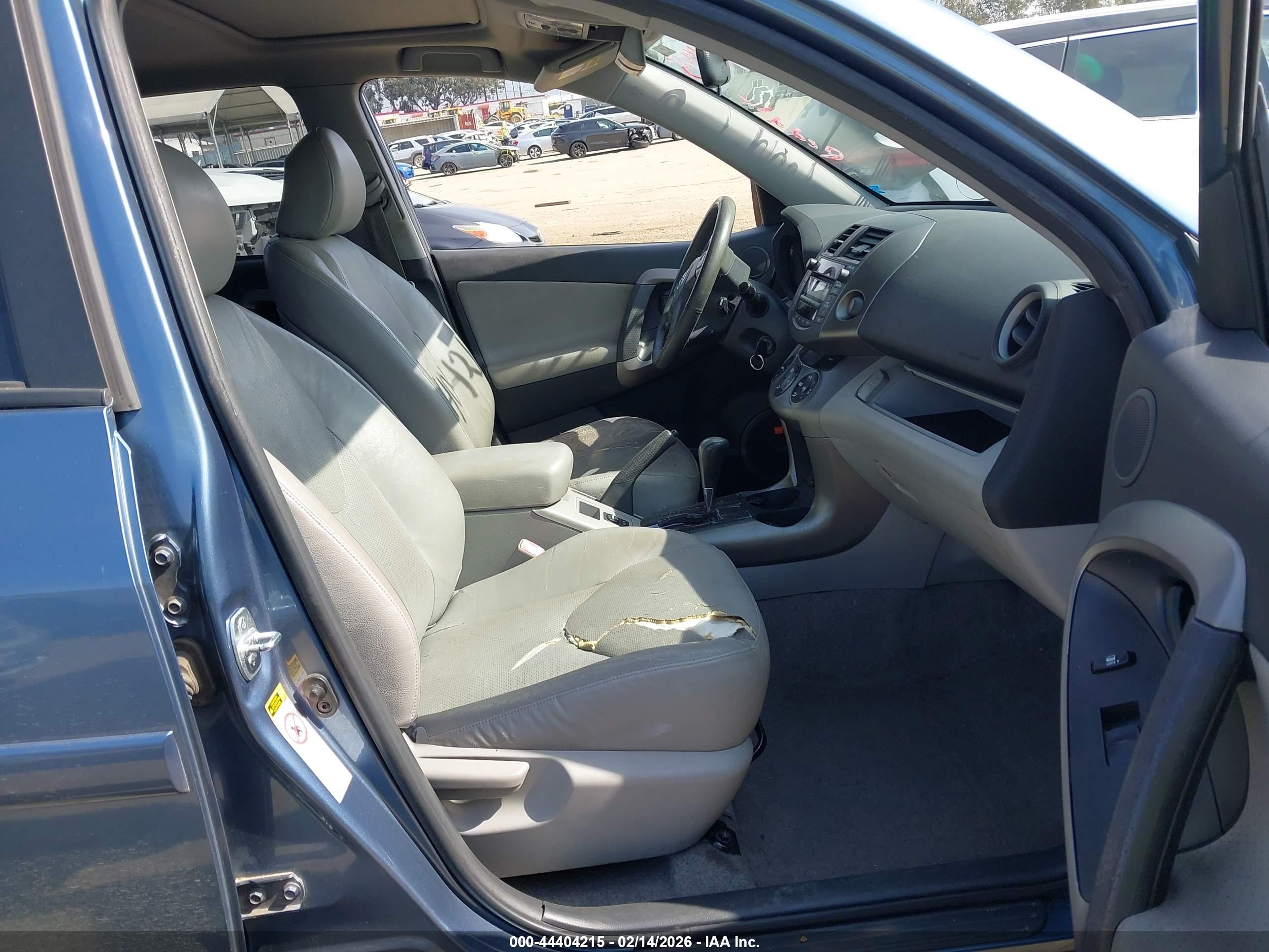 TOYOTA RAV4 image 5