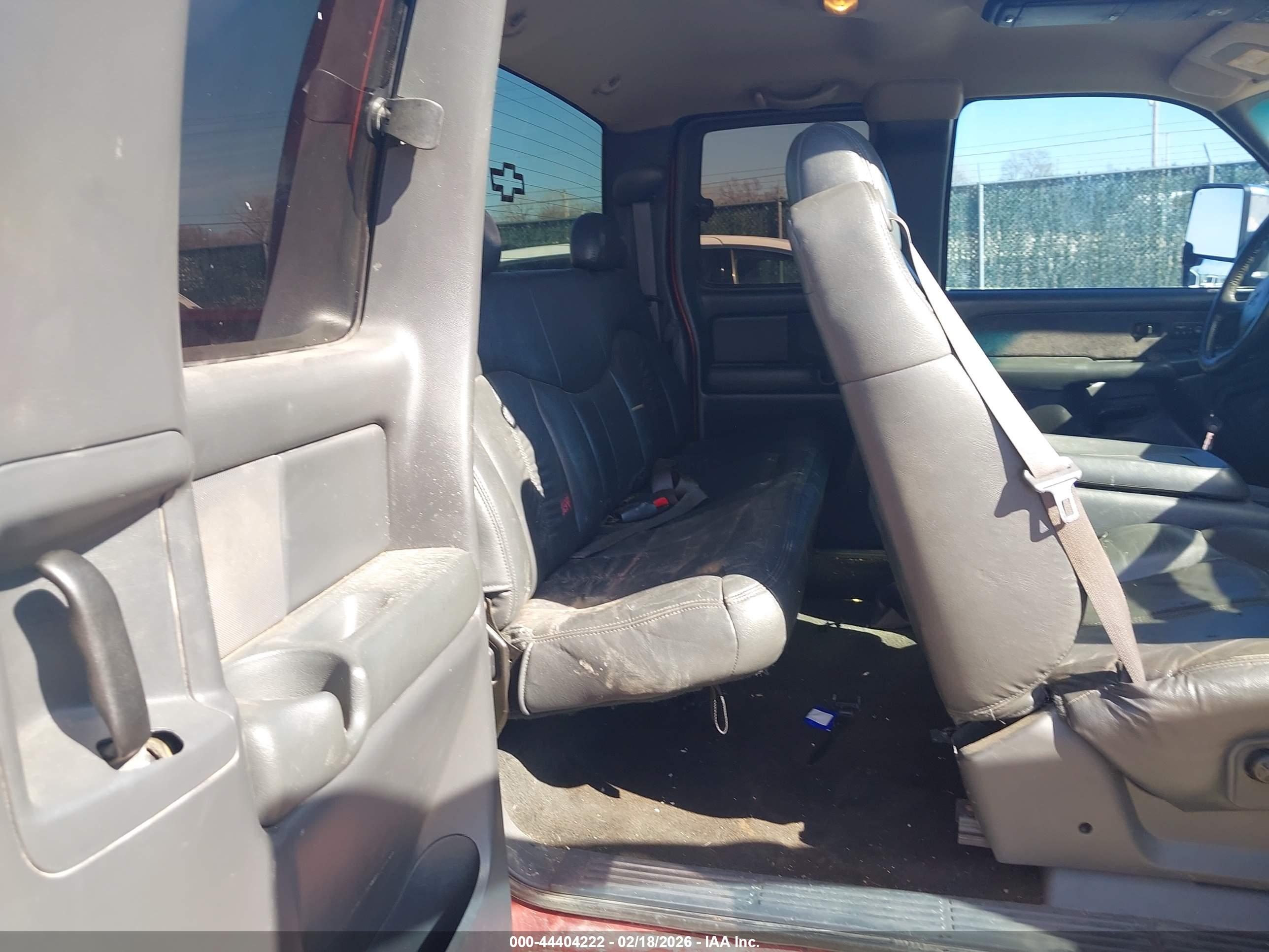 CHEVROLET SILVERADO image 8