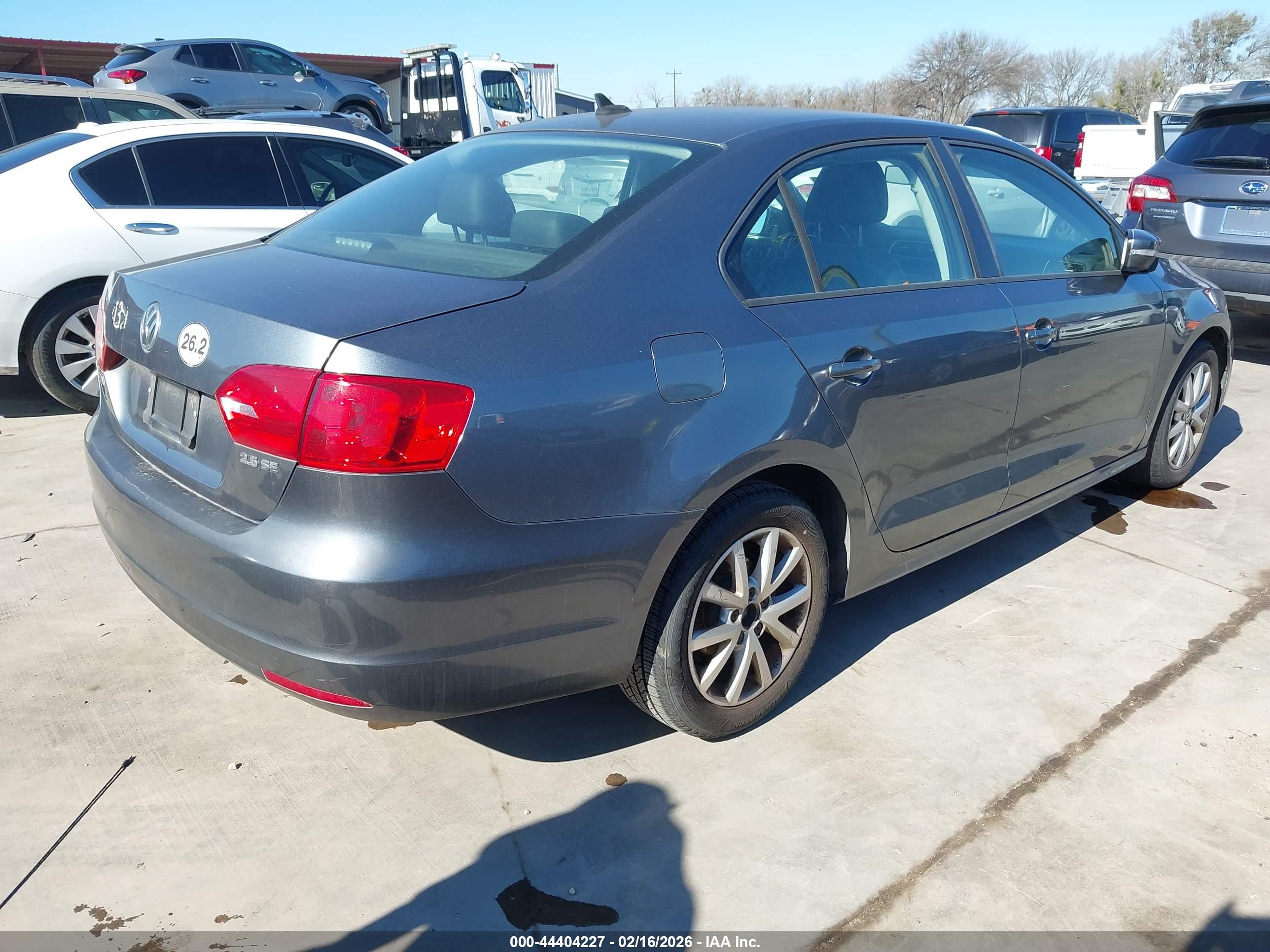 VOLKSWAGEN JETTA image 4