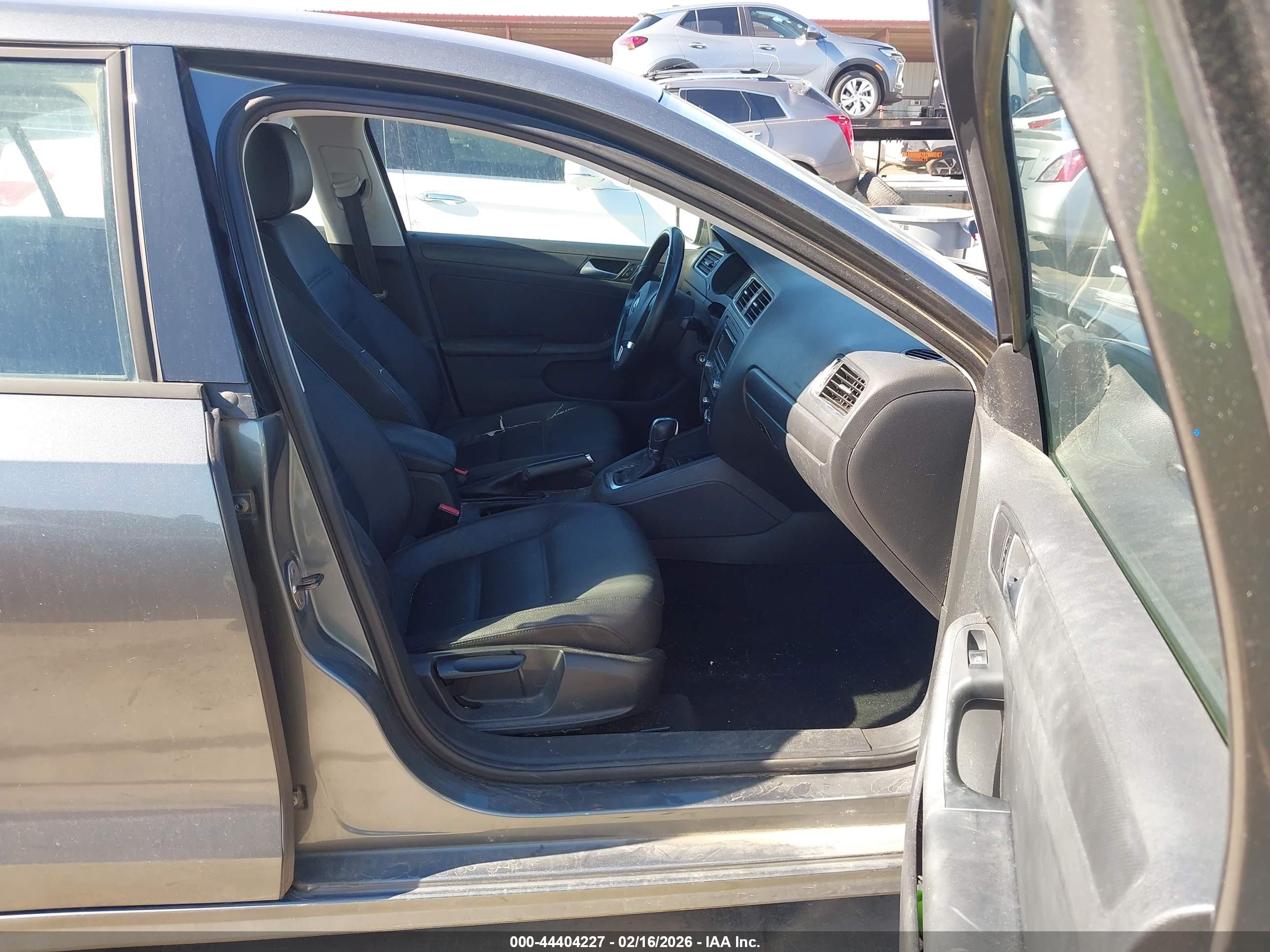 VOLKSWAGEN JETTA image 5