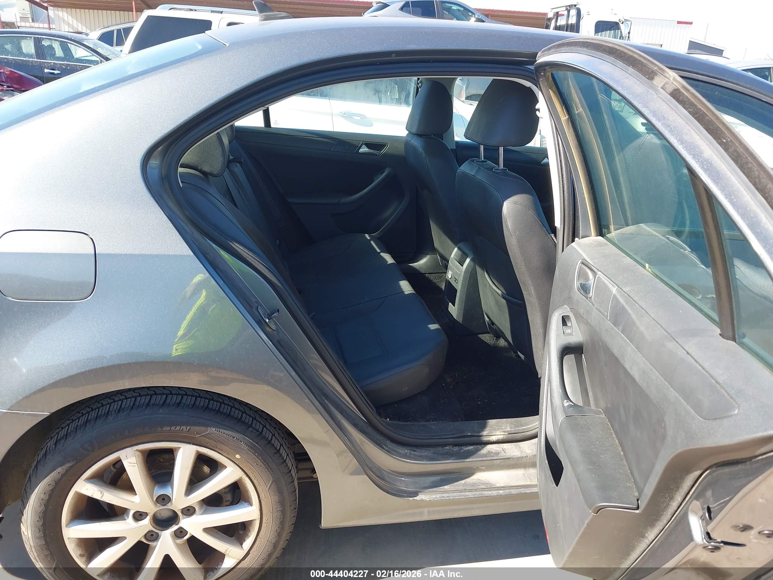 VOLKSWAGEN JETTA image 8
