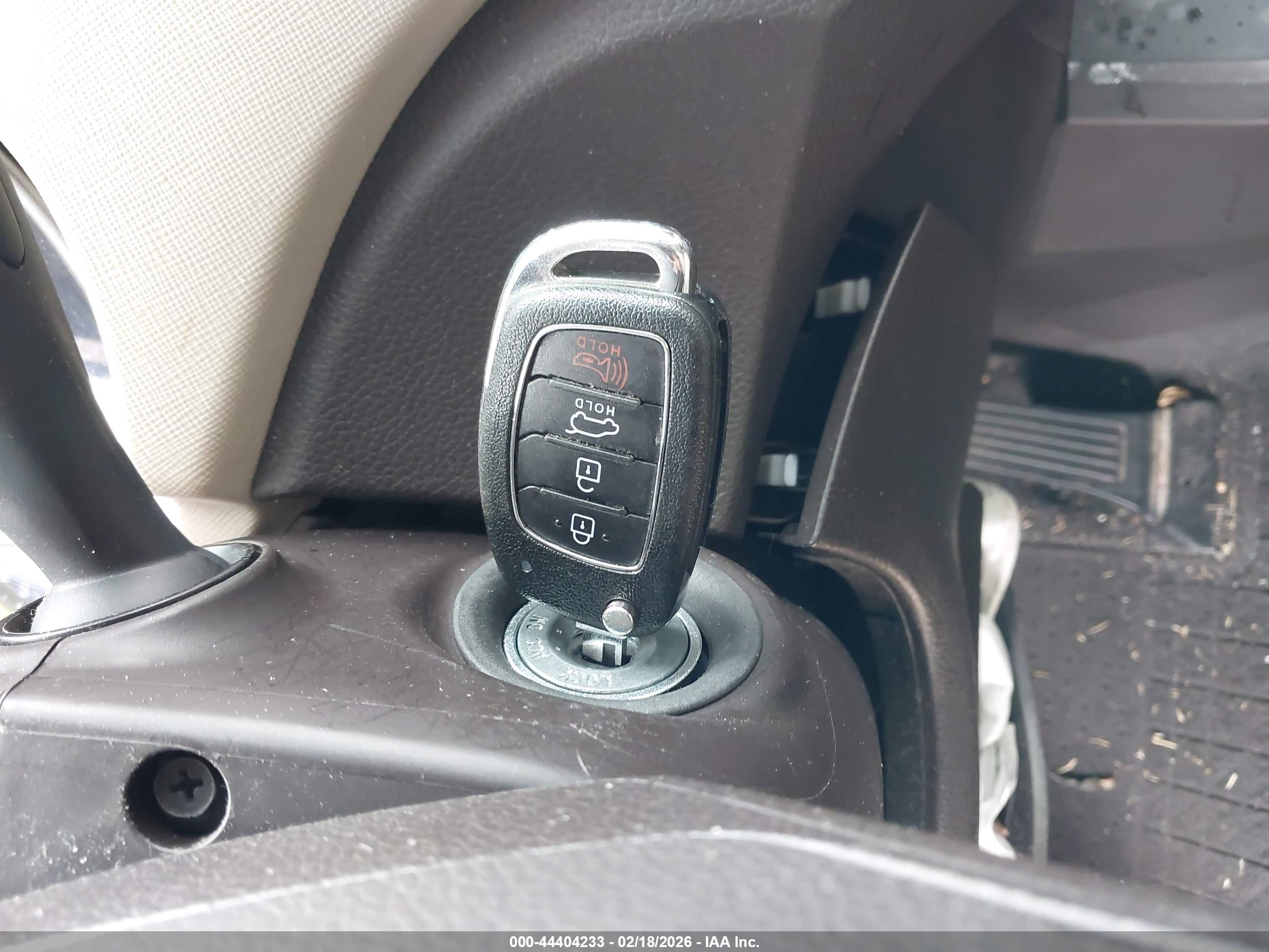 HYUNDAI SANTA image 11