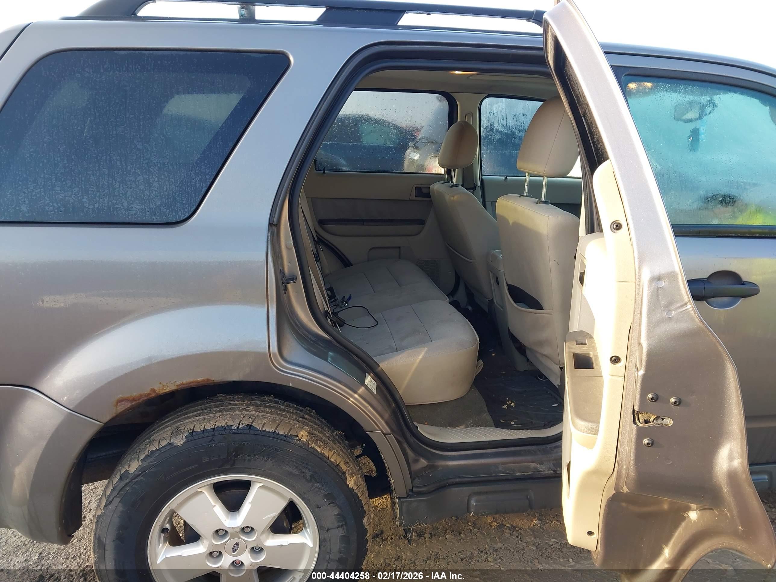 FORD ESCAPE image 8