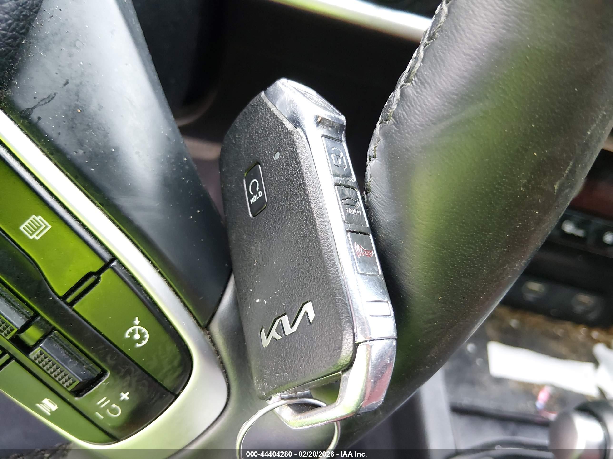 KIA K5 image 11