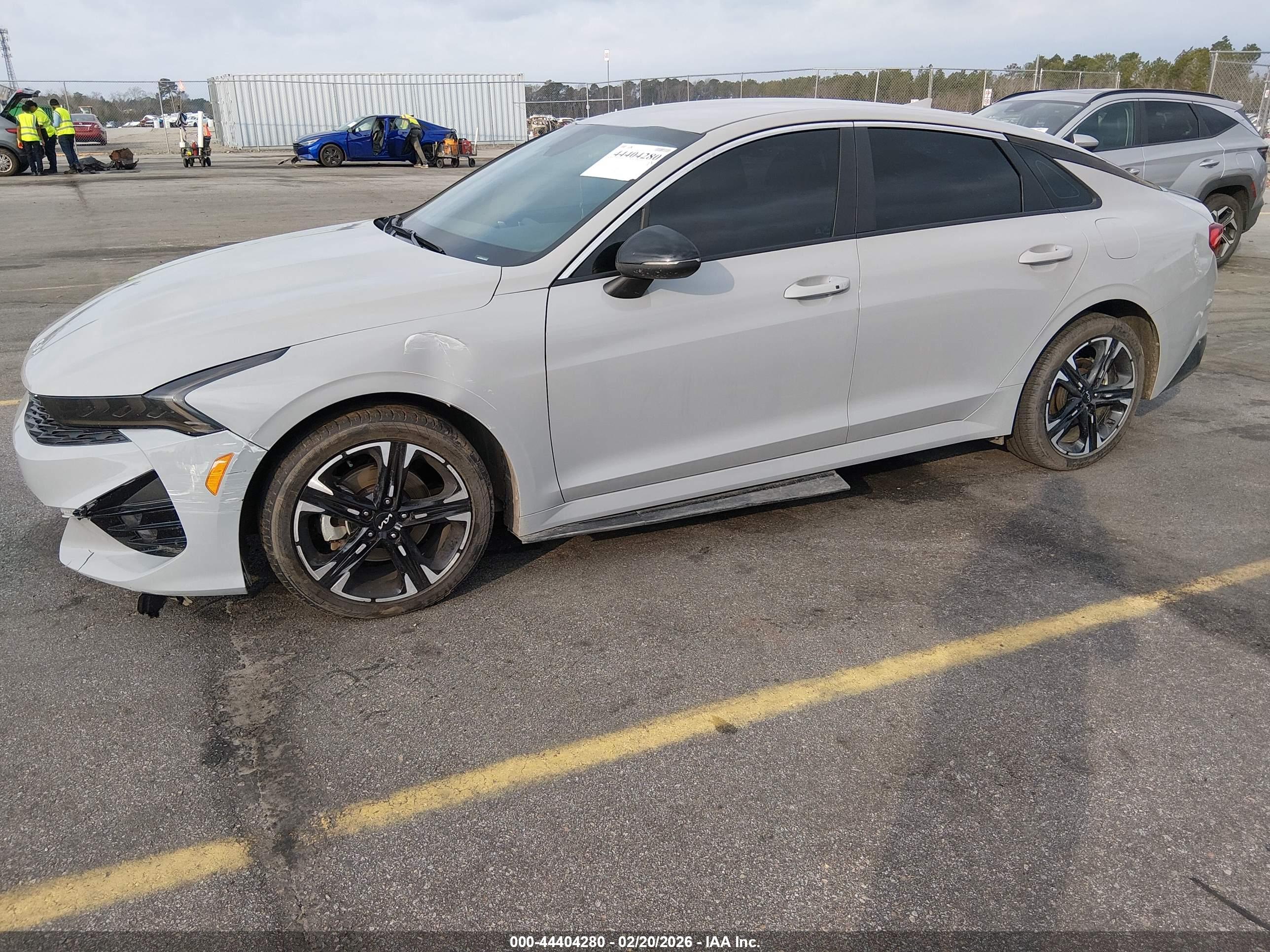KIA K5 image 2