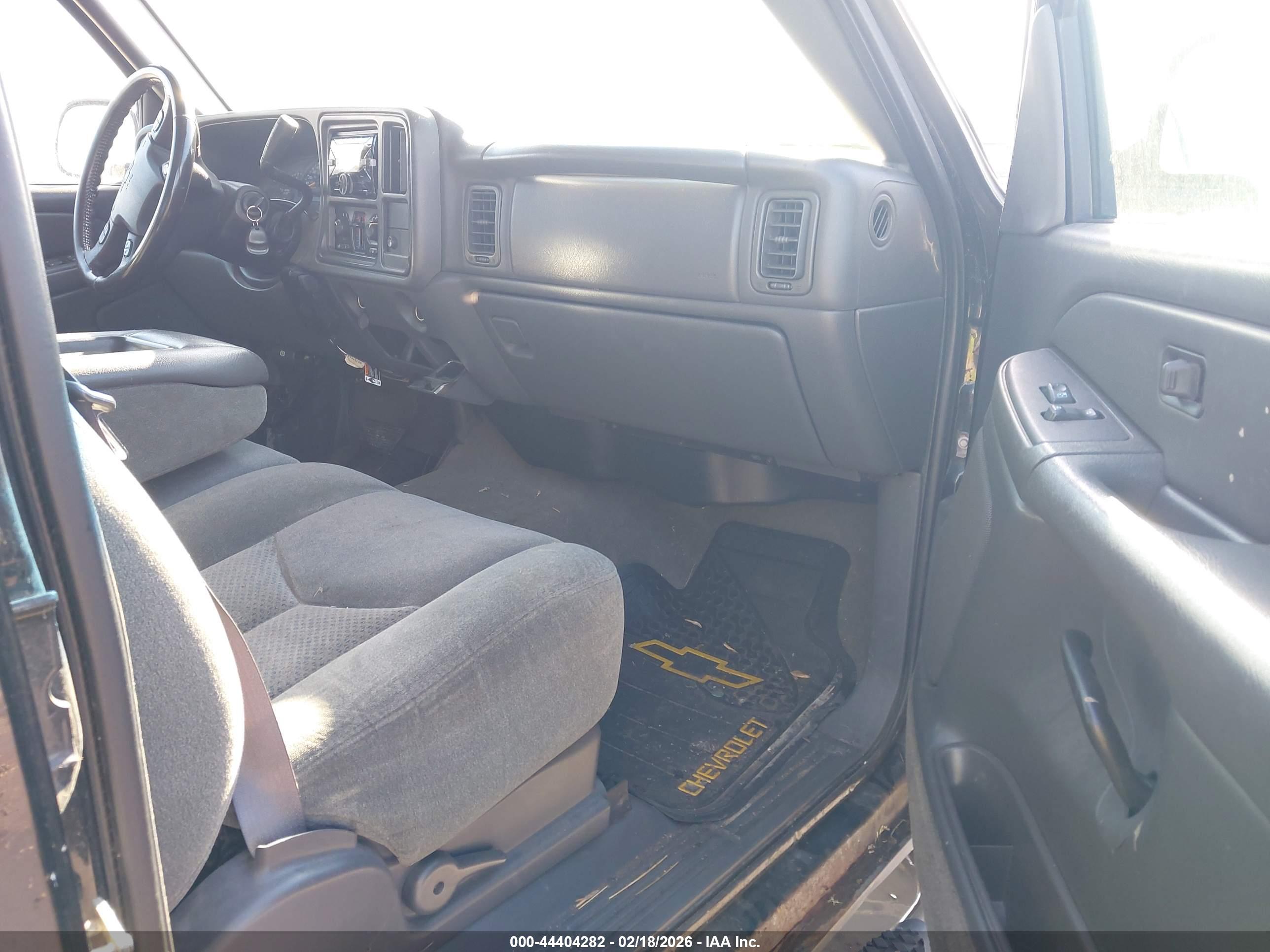 CHEVROLET SILVERADO image 5