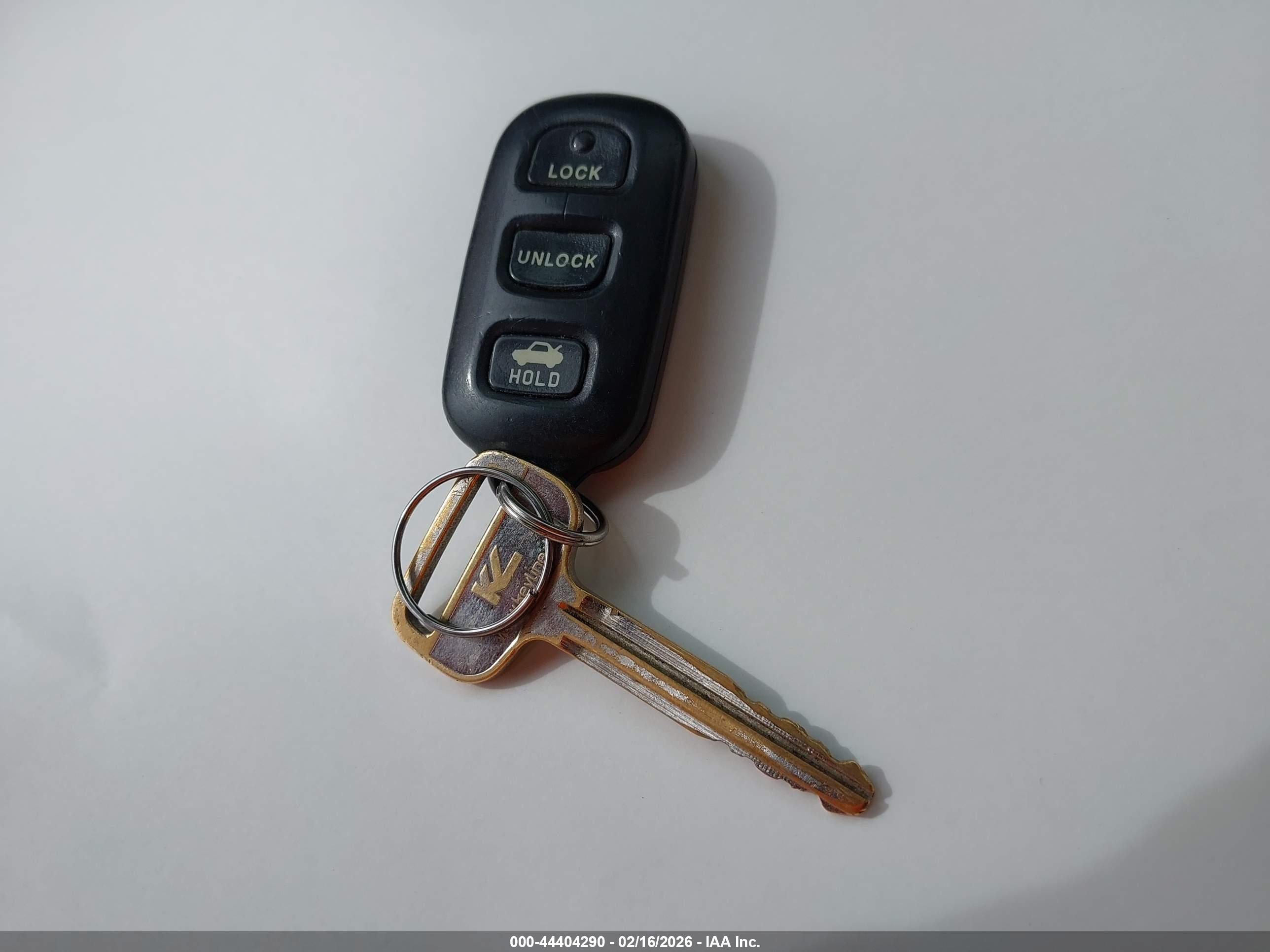 TOYOTA CAMRY image 11