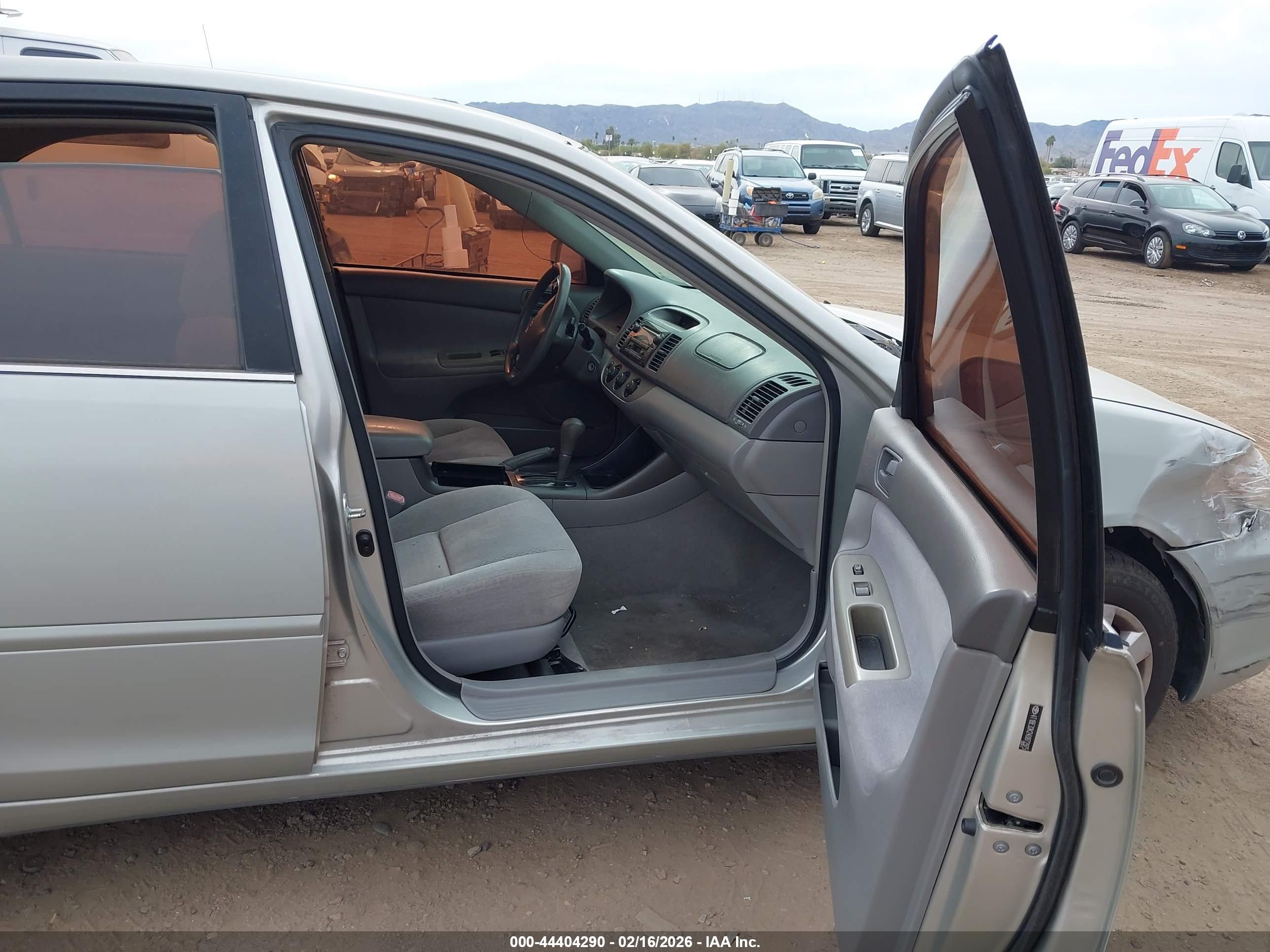 TOYOTA CAMRY image 5