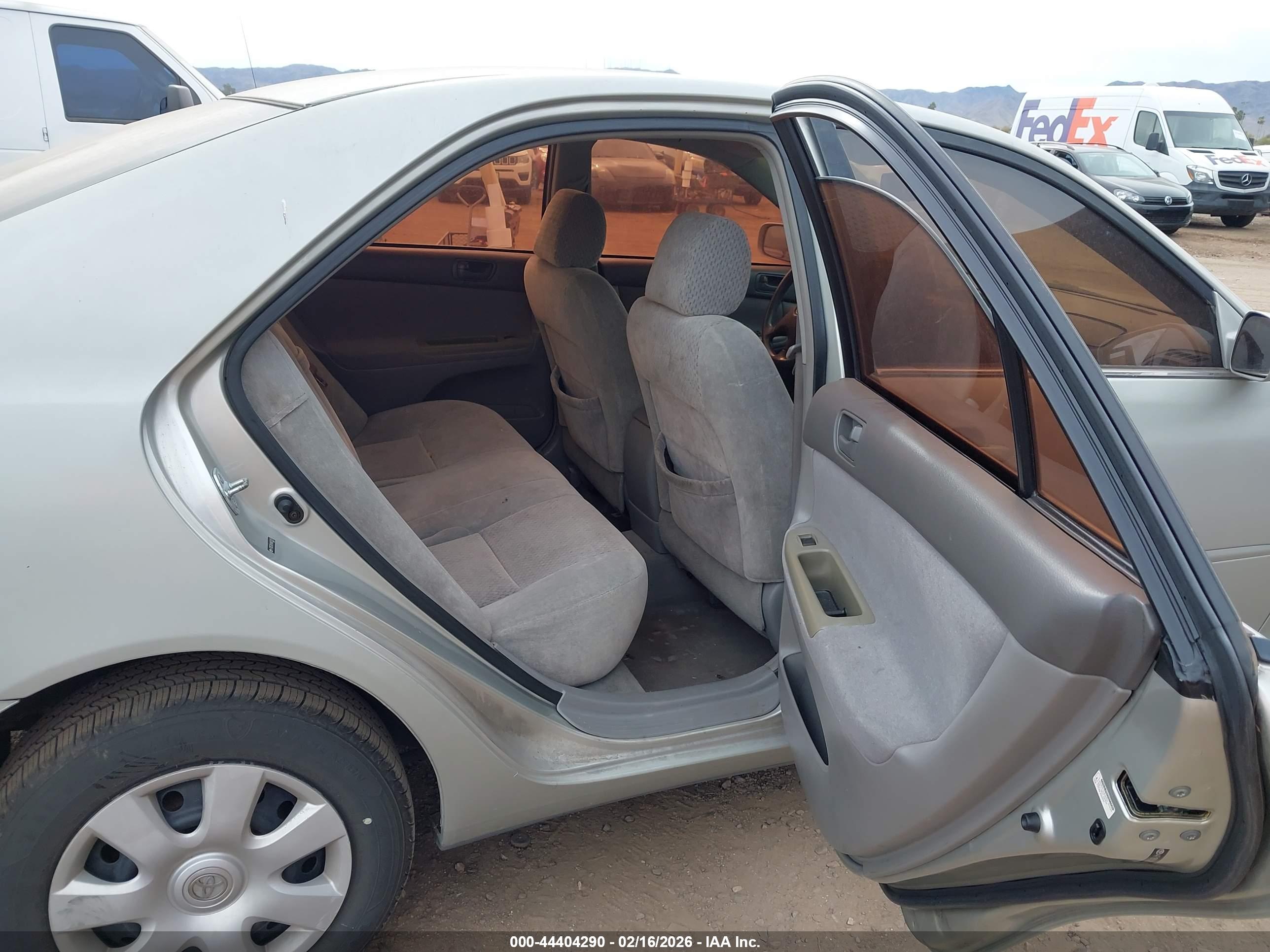 TOYOTA CAMRY image 8