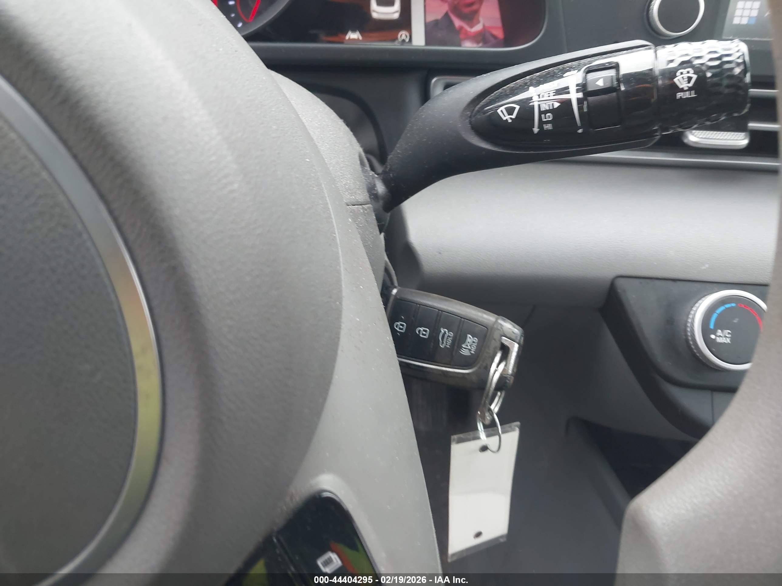 HYUNDAI ELANTRA image 11