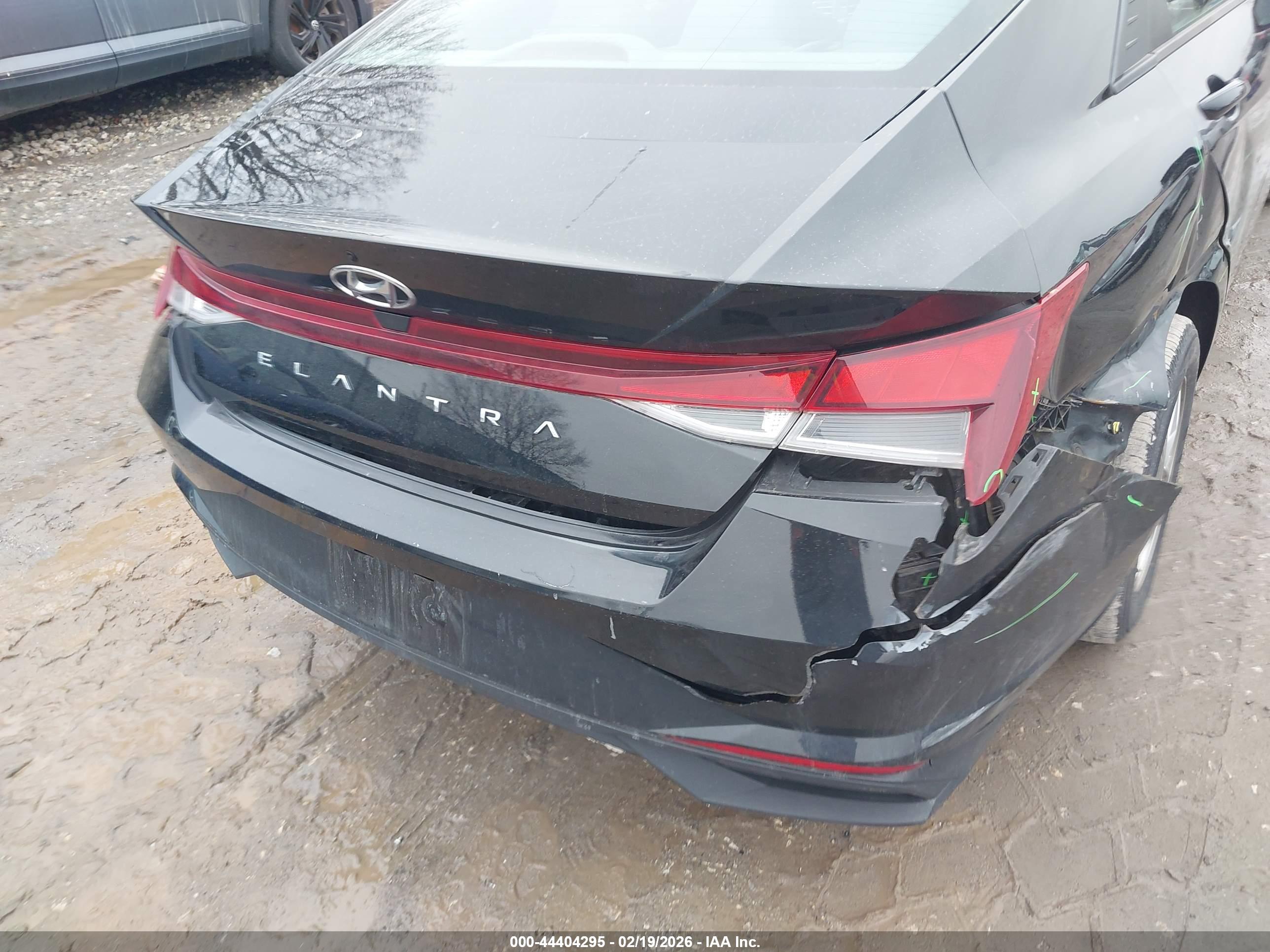HYUNDAI ELANTRA image 6