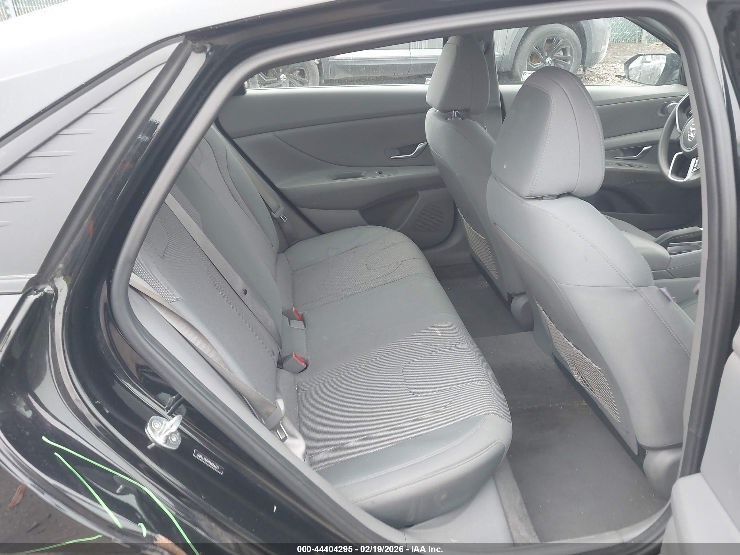 HYUNDAI ELANTRA image 8