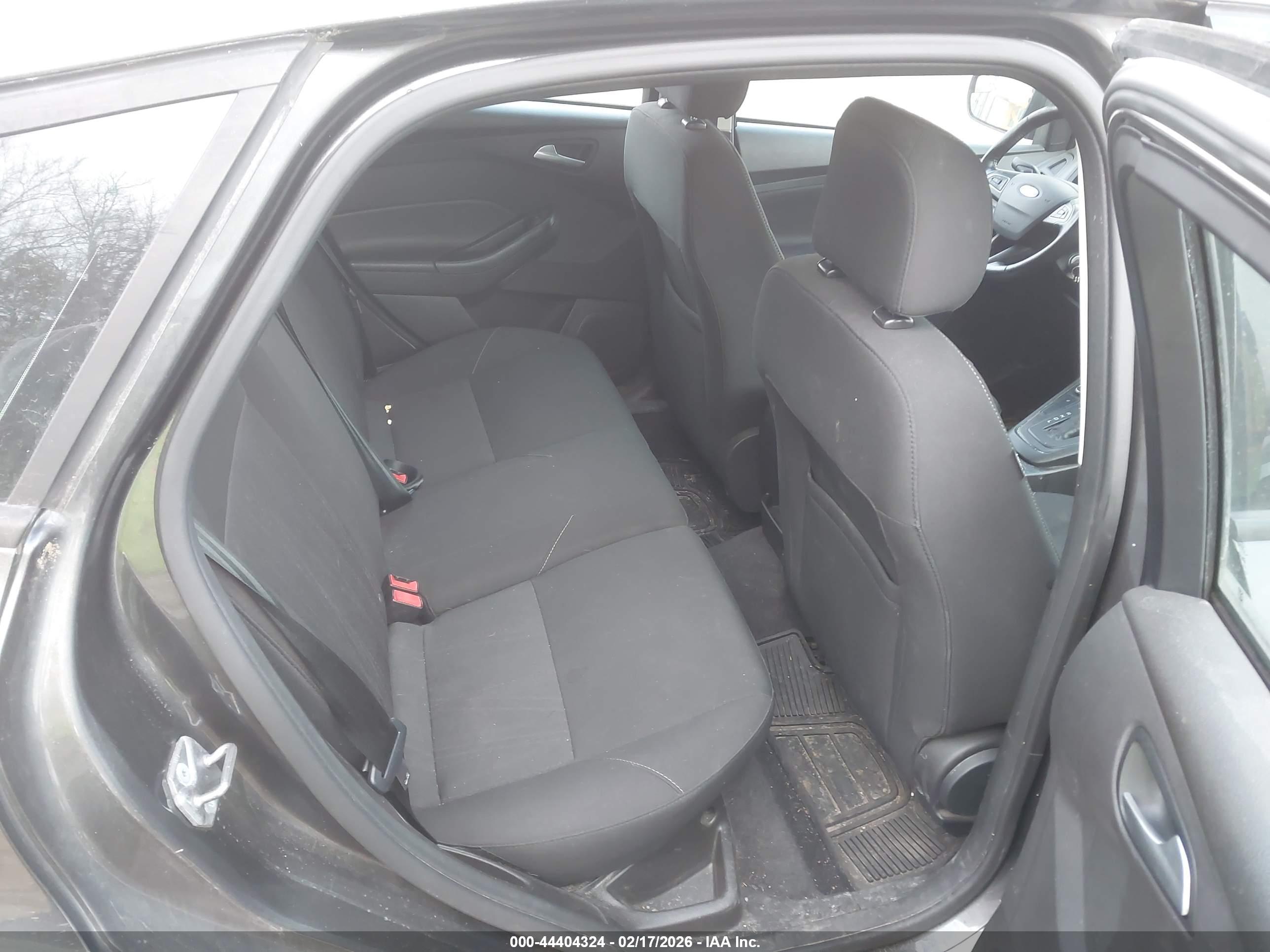 FORD FOCUS image 8