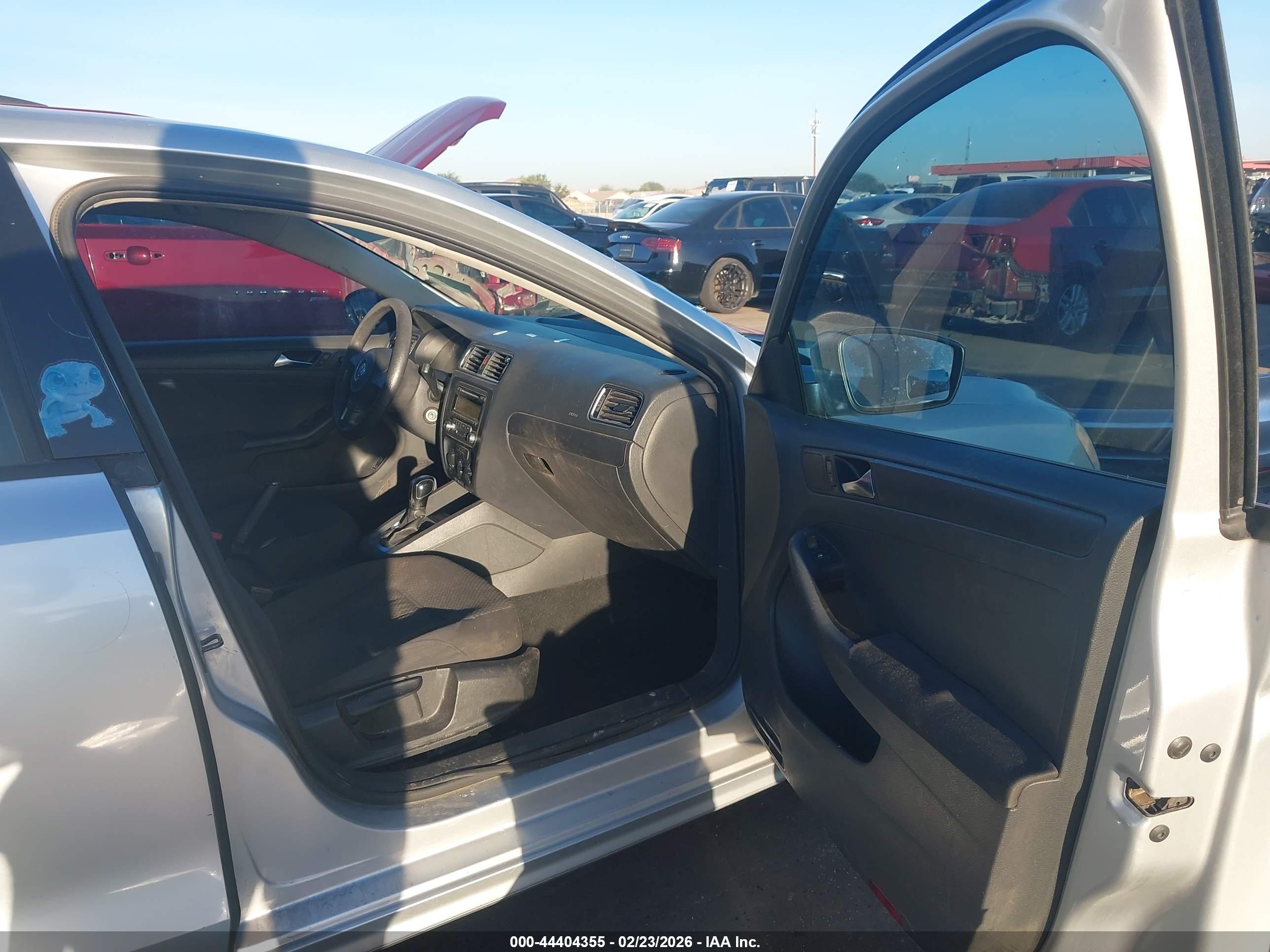 VOLKSWAGEN JETTA image 5