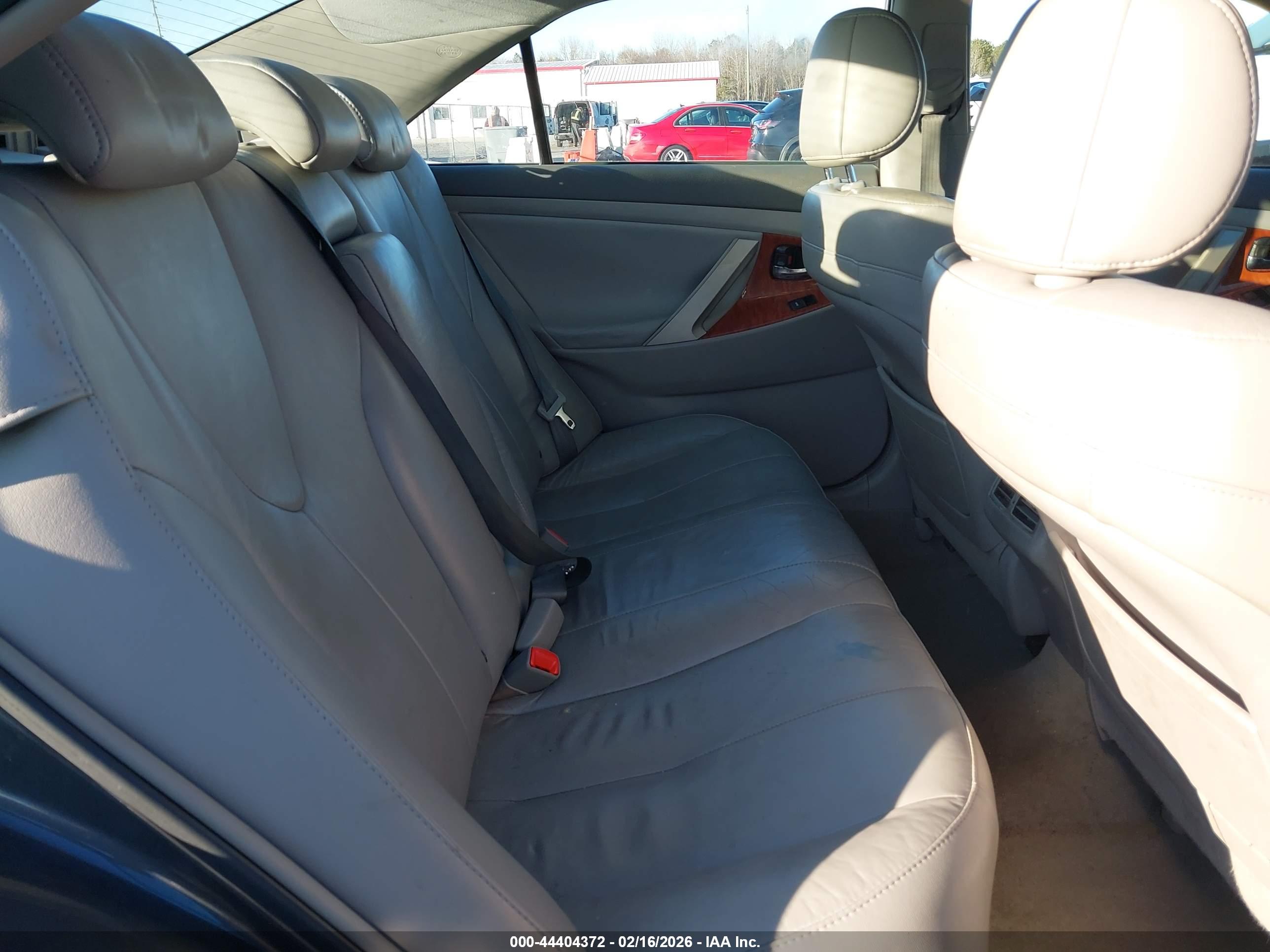 TOYOTA CAMRY image 8