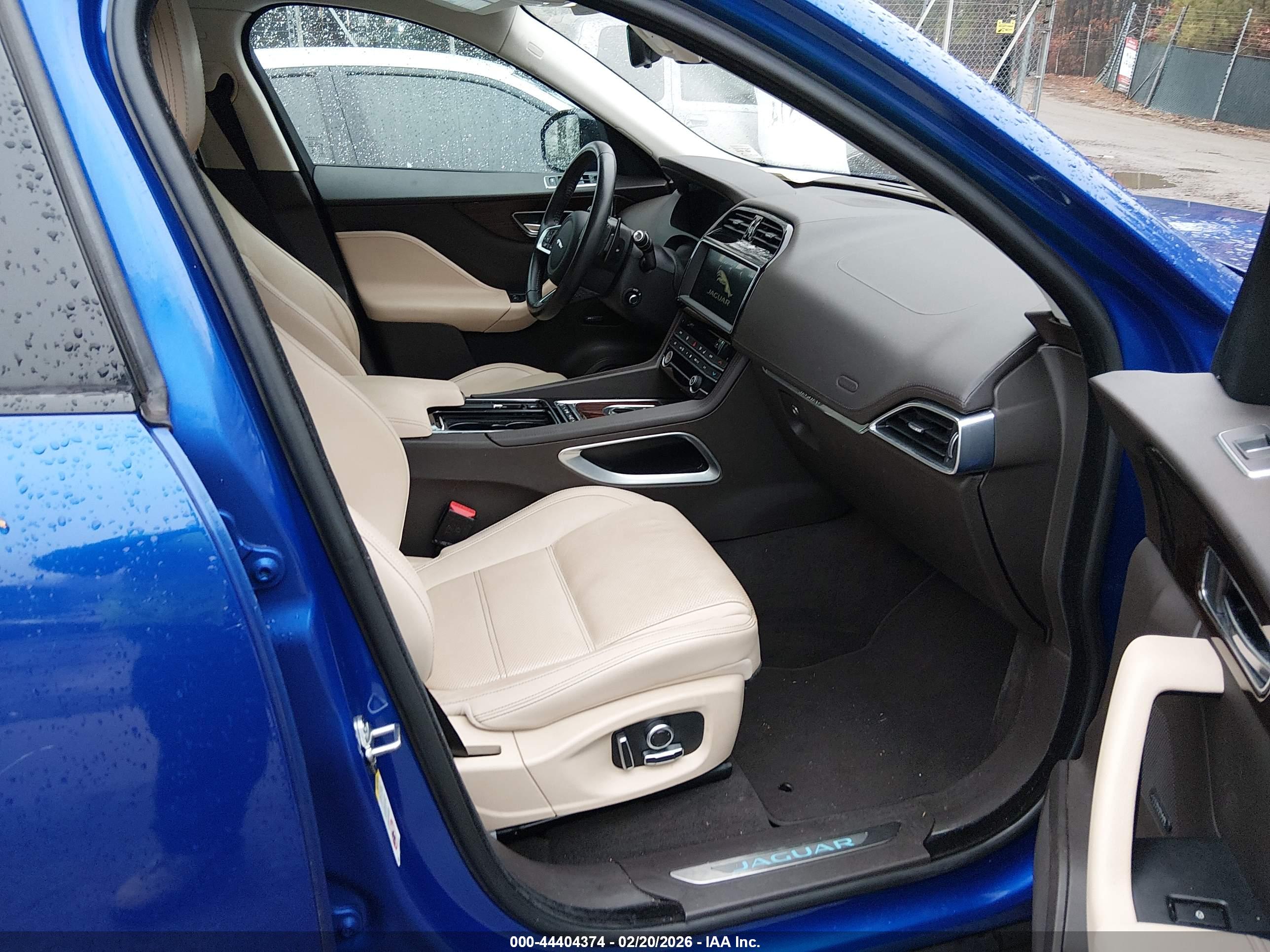 JAGUAR F-PACE image 5