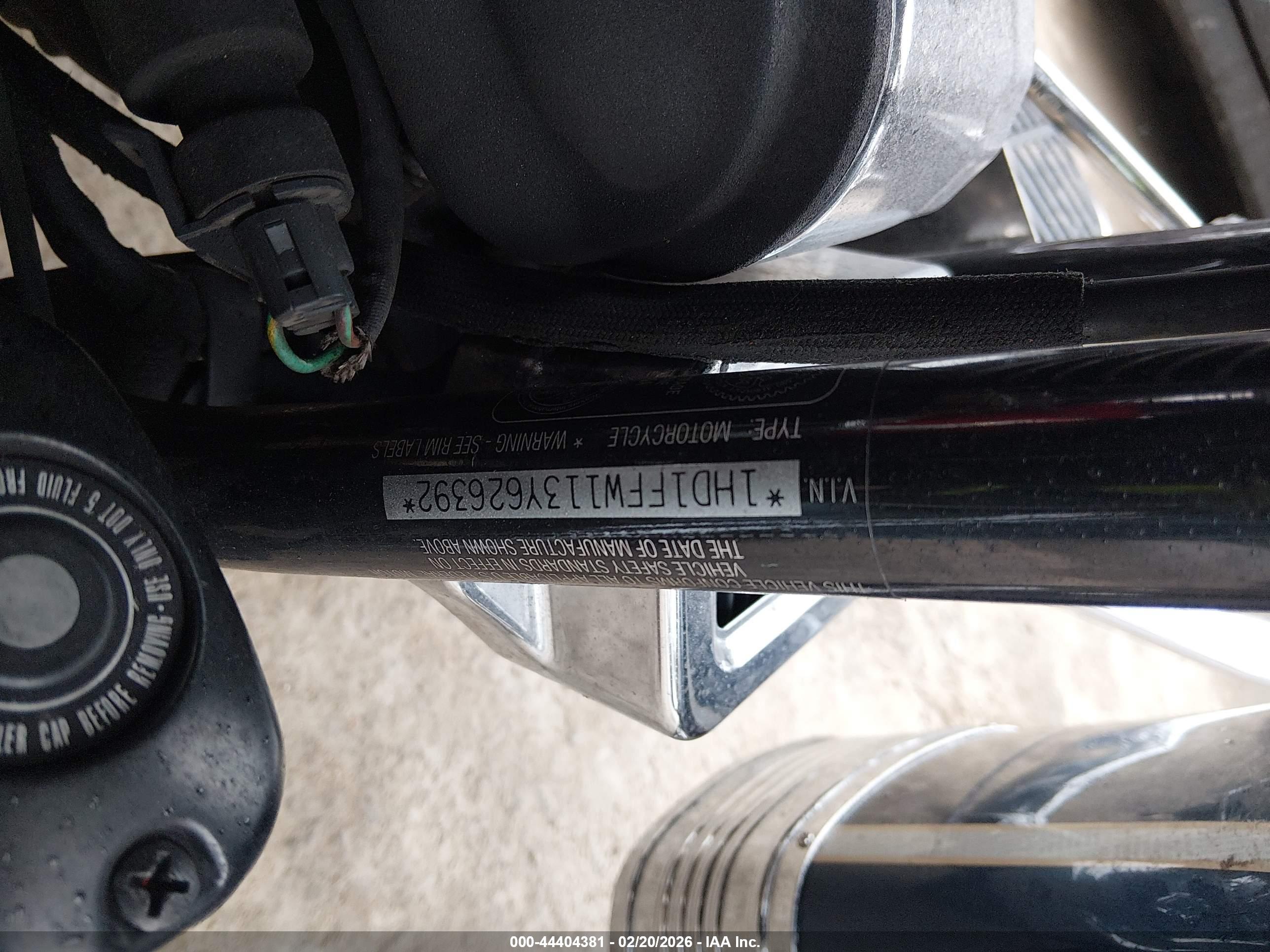 HARLEY-DAVIDSON FLHTCI image 10