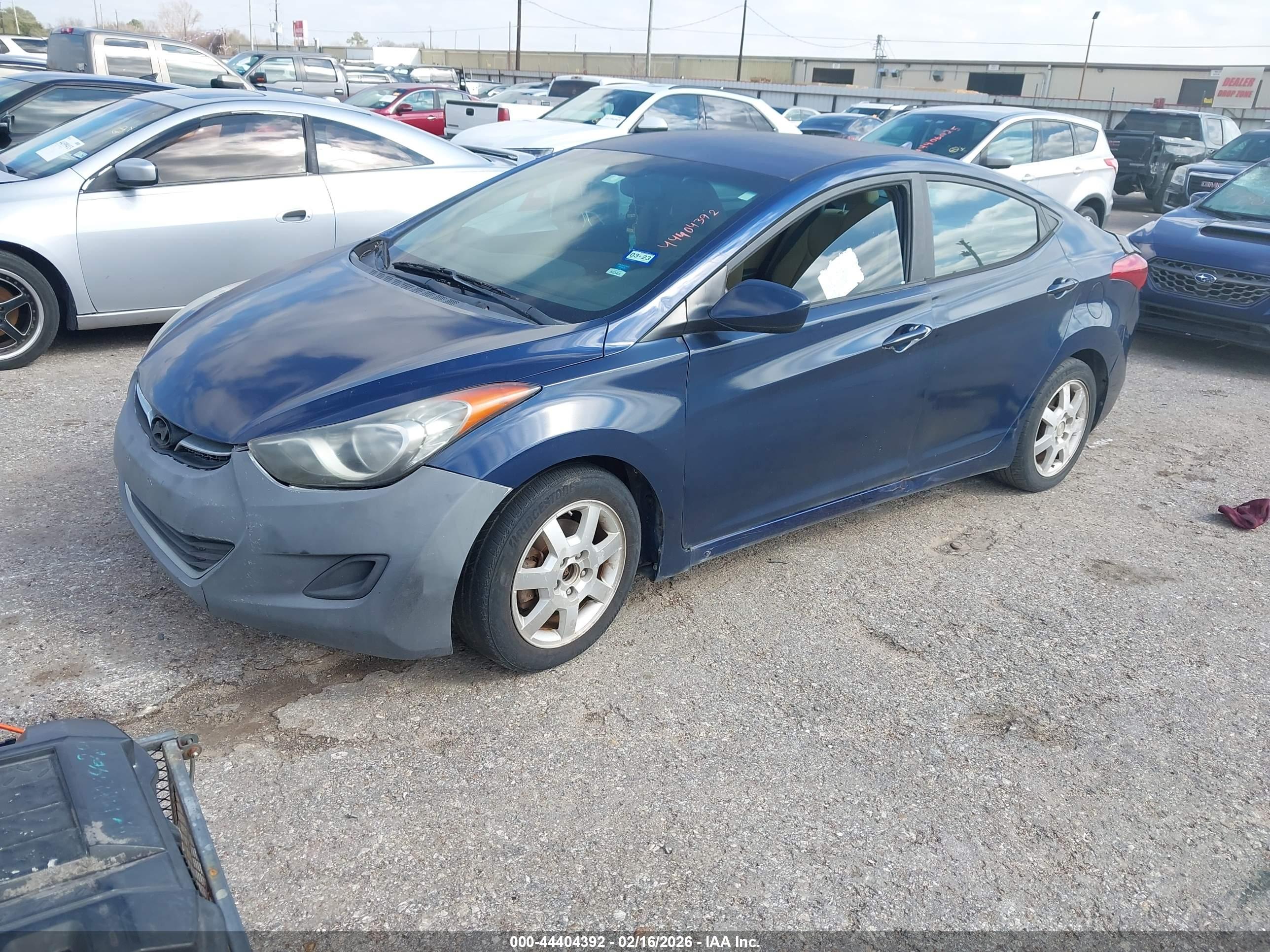 HYUNDAI ELANTRA image 2