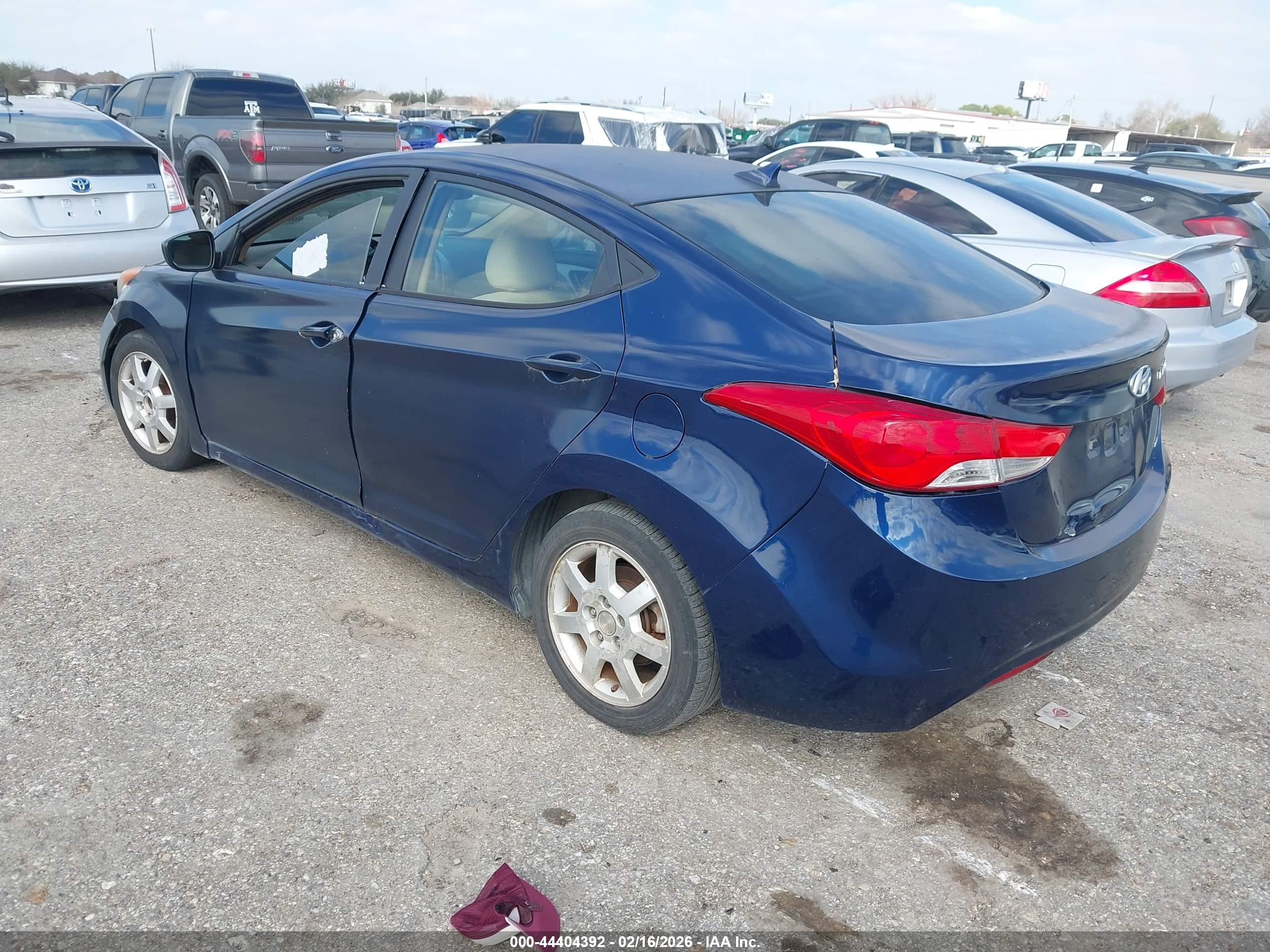 HYUNDAI ELANTRA image 3