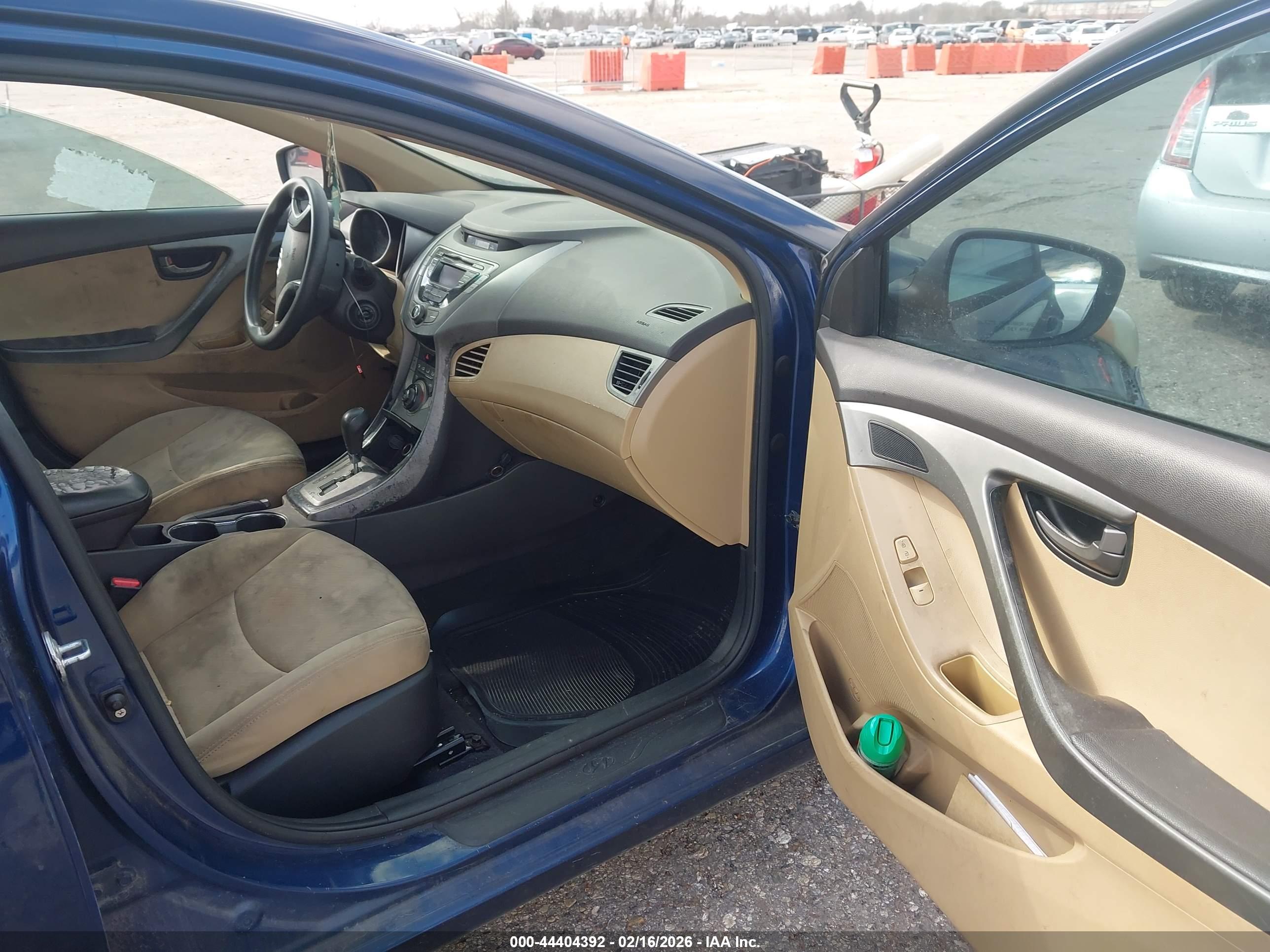 HYUNDAI ELANTRA image 5