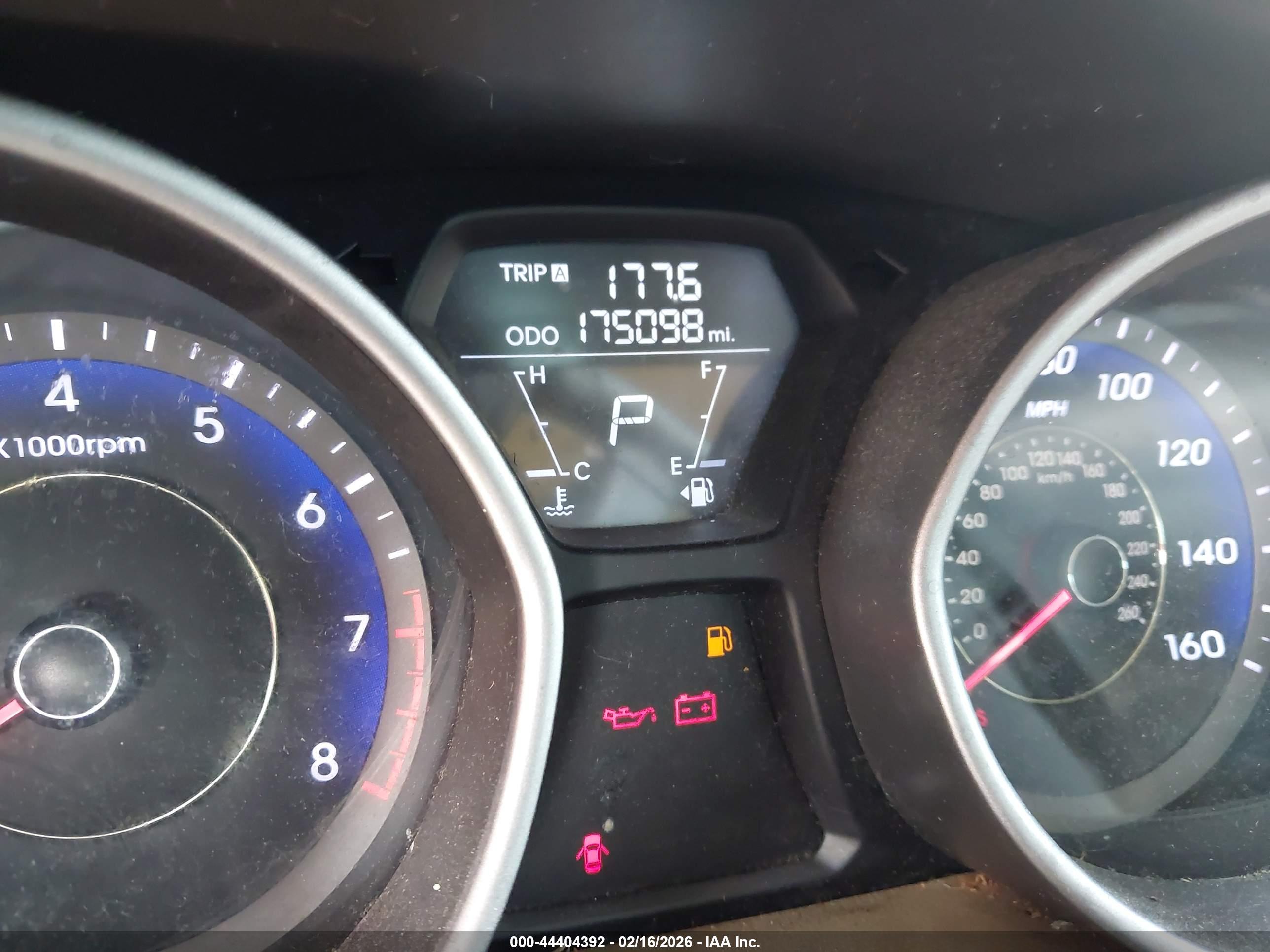 HYUNDAI ELANTRA image 7