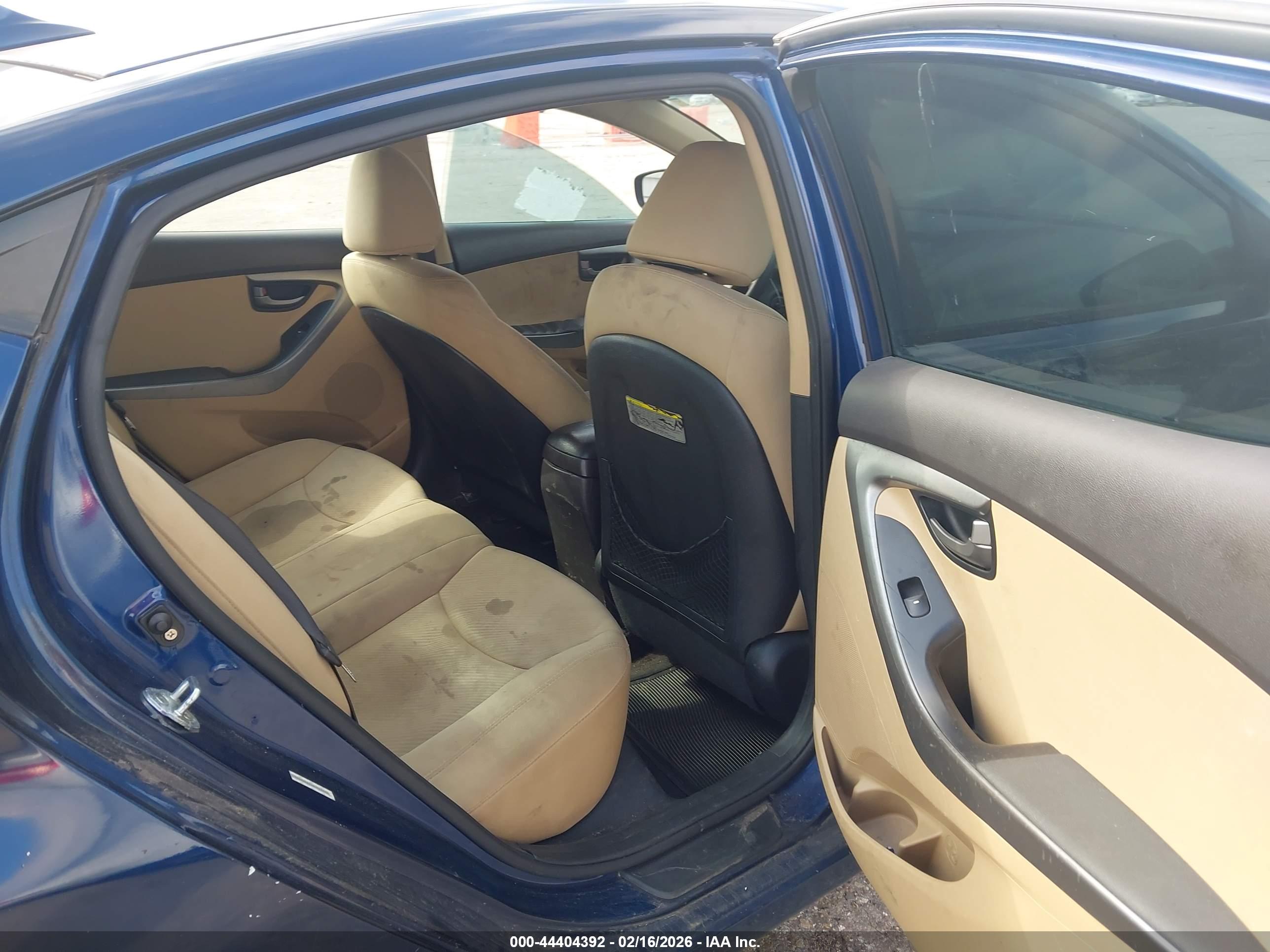 HYUNDAI ELANTRA image 8