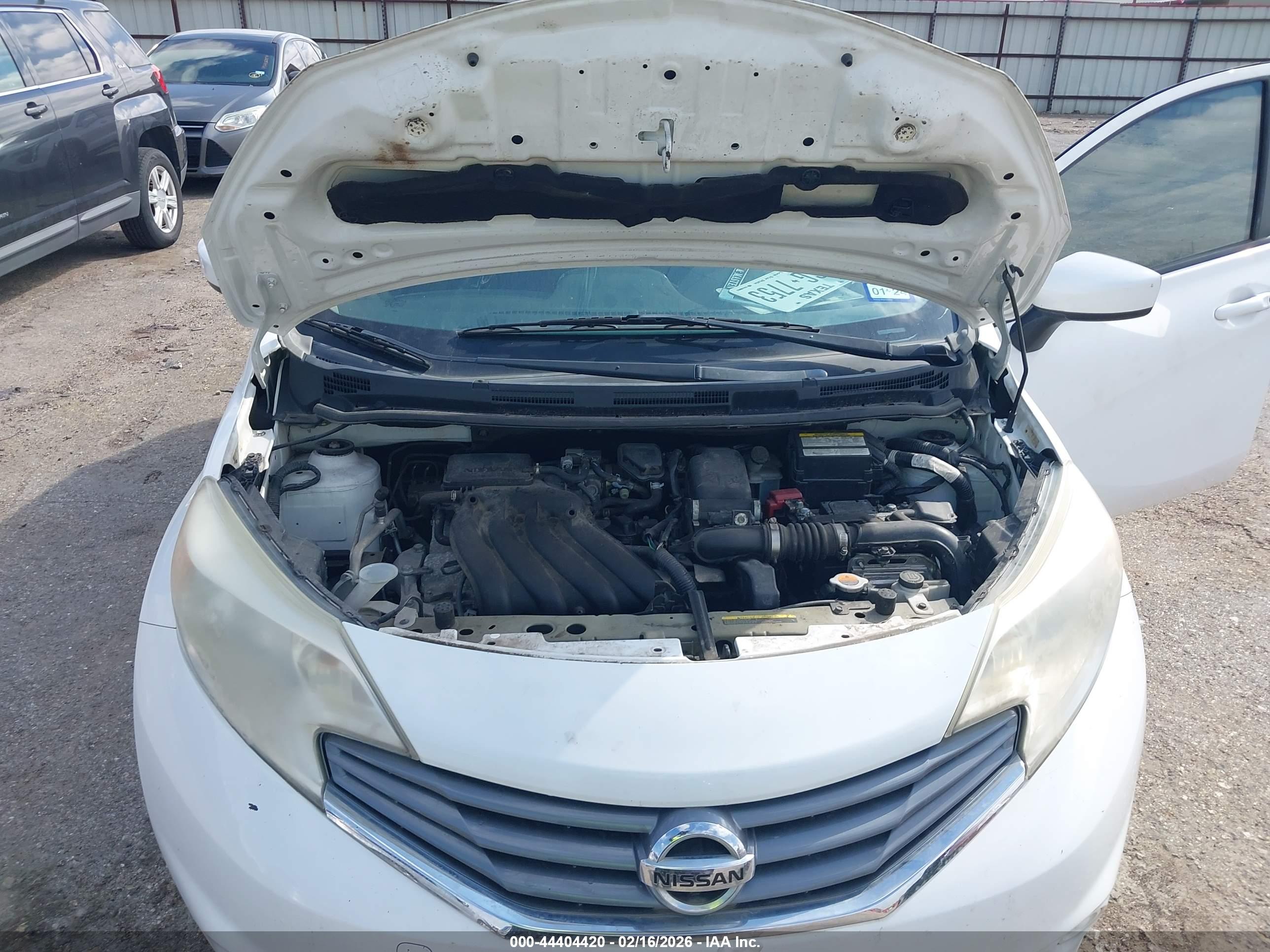 NISSAN VERSA image 10