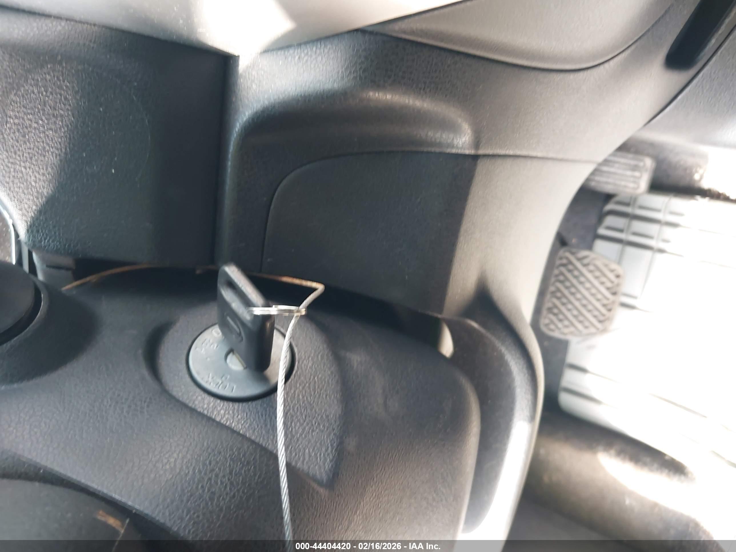NISSAN VERSA image 11