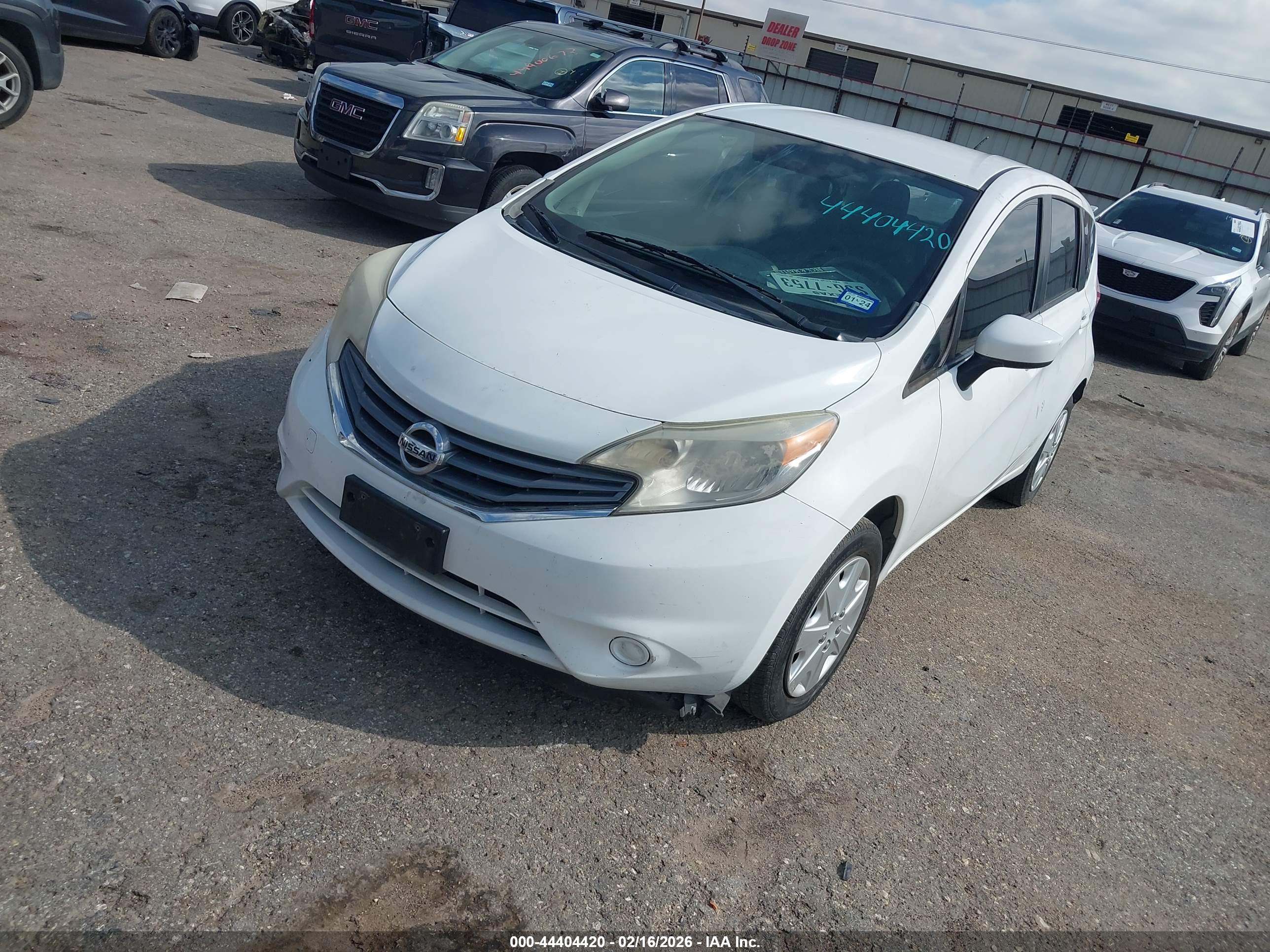 NISSAN VERSA image 2