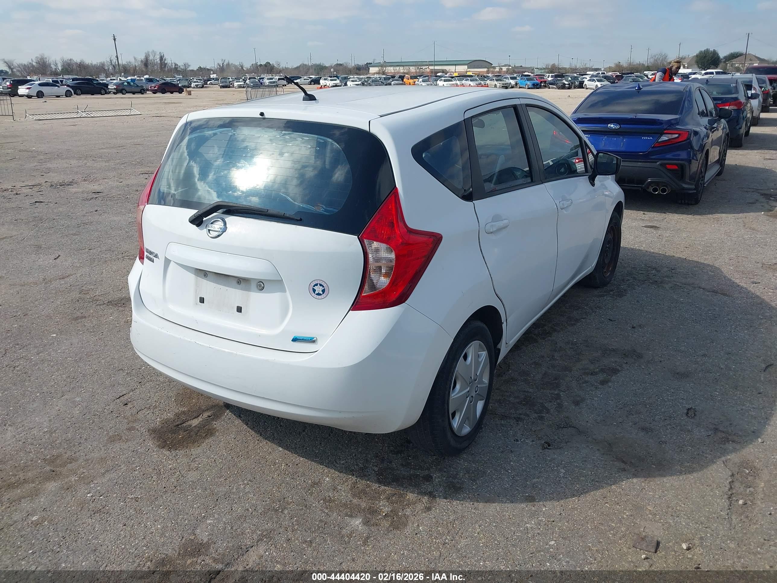 NISSAN VERSA image 4
