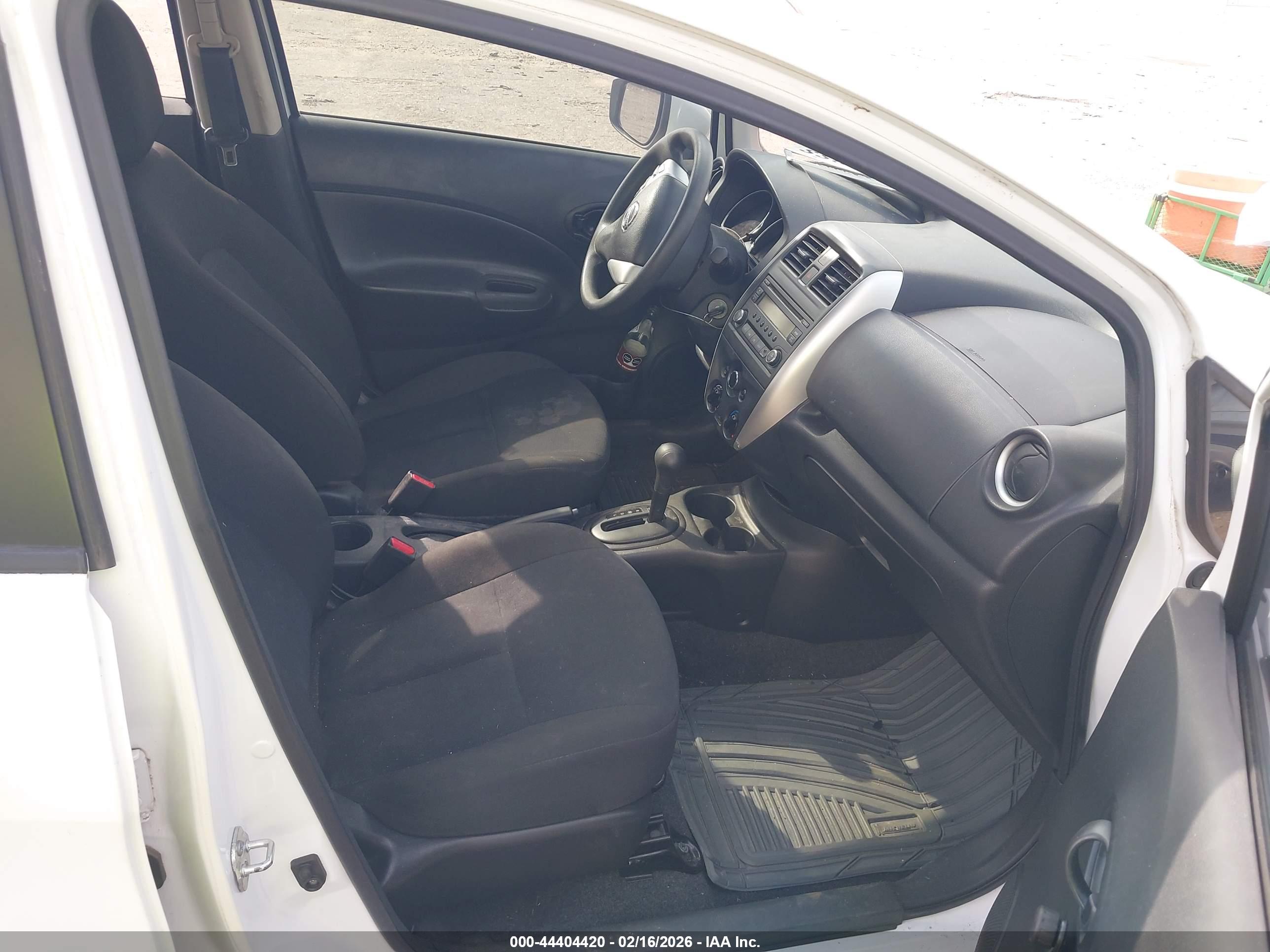 NISSAN VERSA image 5