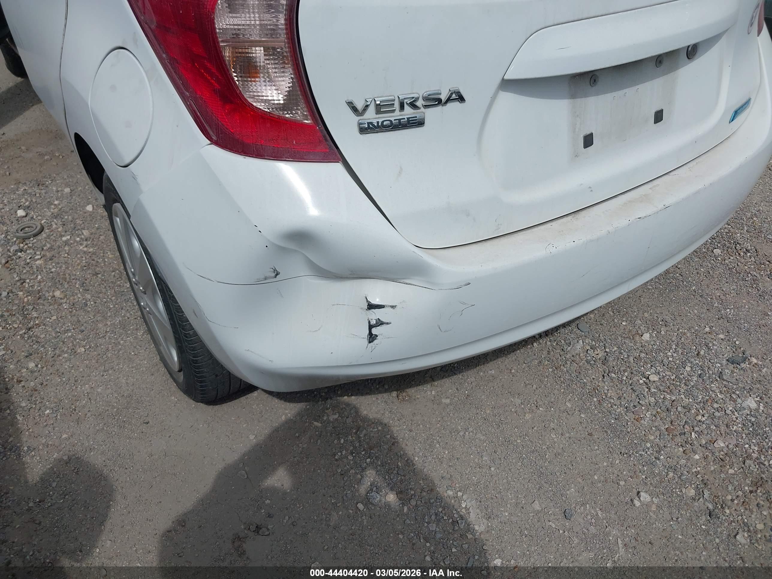 NISSAN VERSA image 6